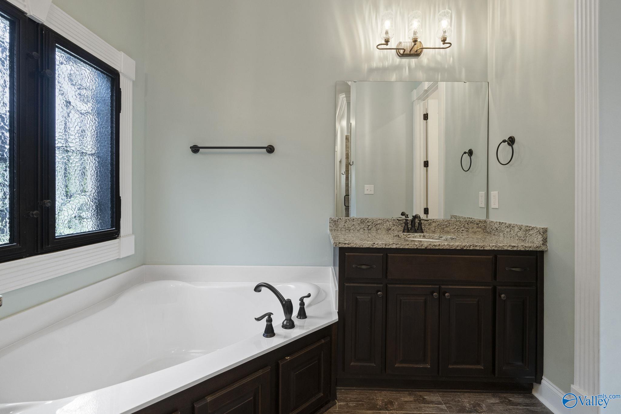 11 SE Braewick Place