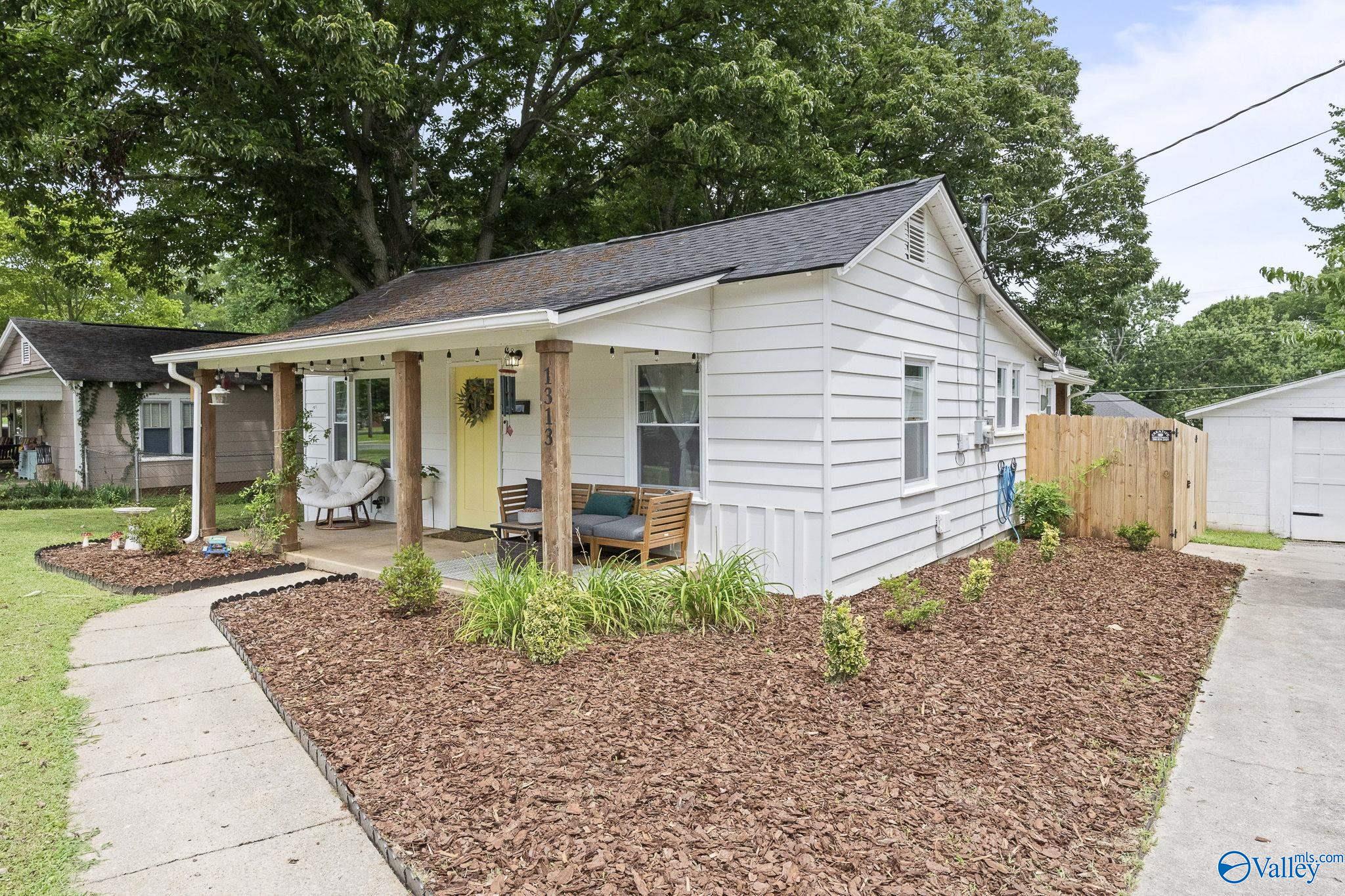 1313 Oshaughnessy Avenue NE