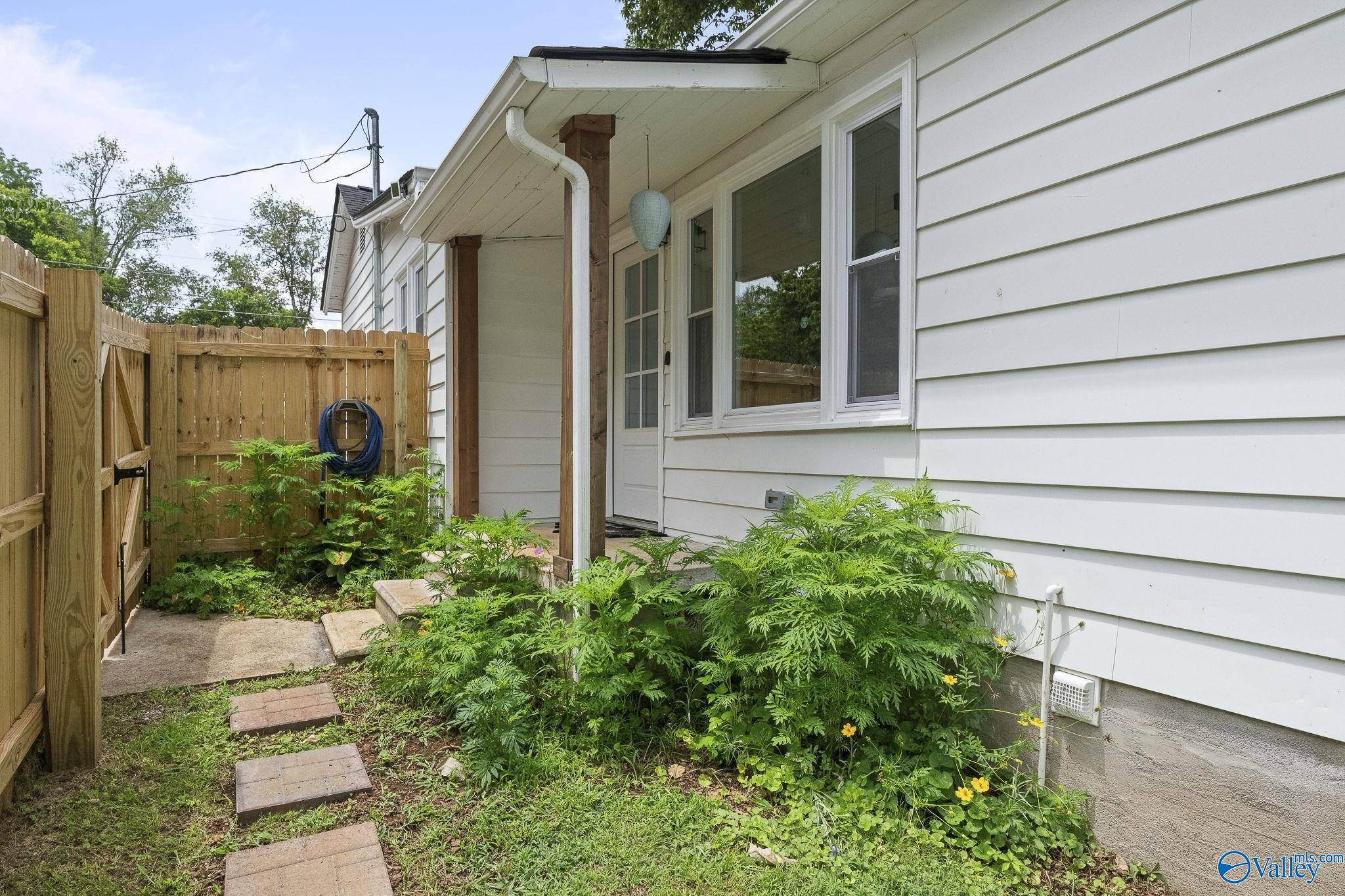 1313 Oshaughnessy Avenue NE