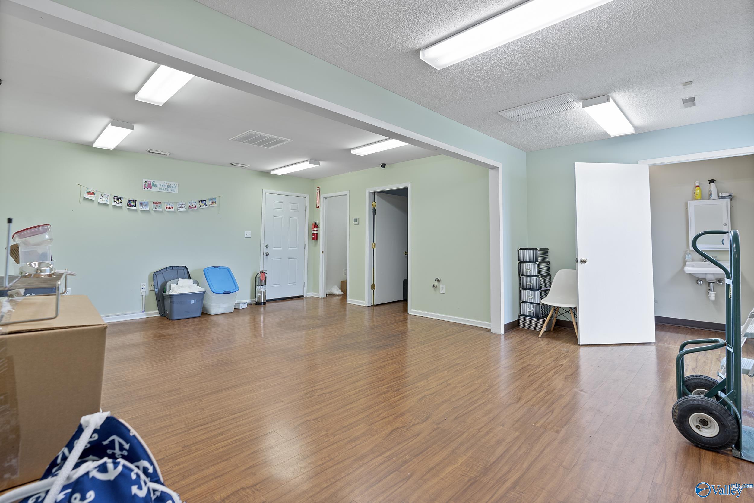 120 Commerce Street # 123 Unit: 119-123