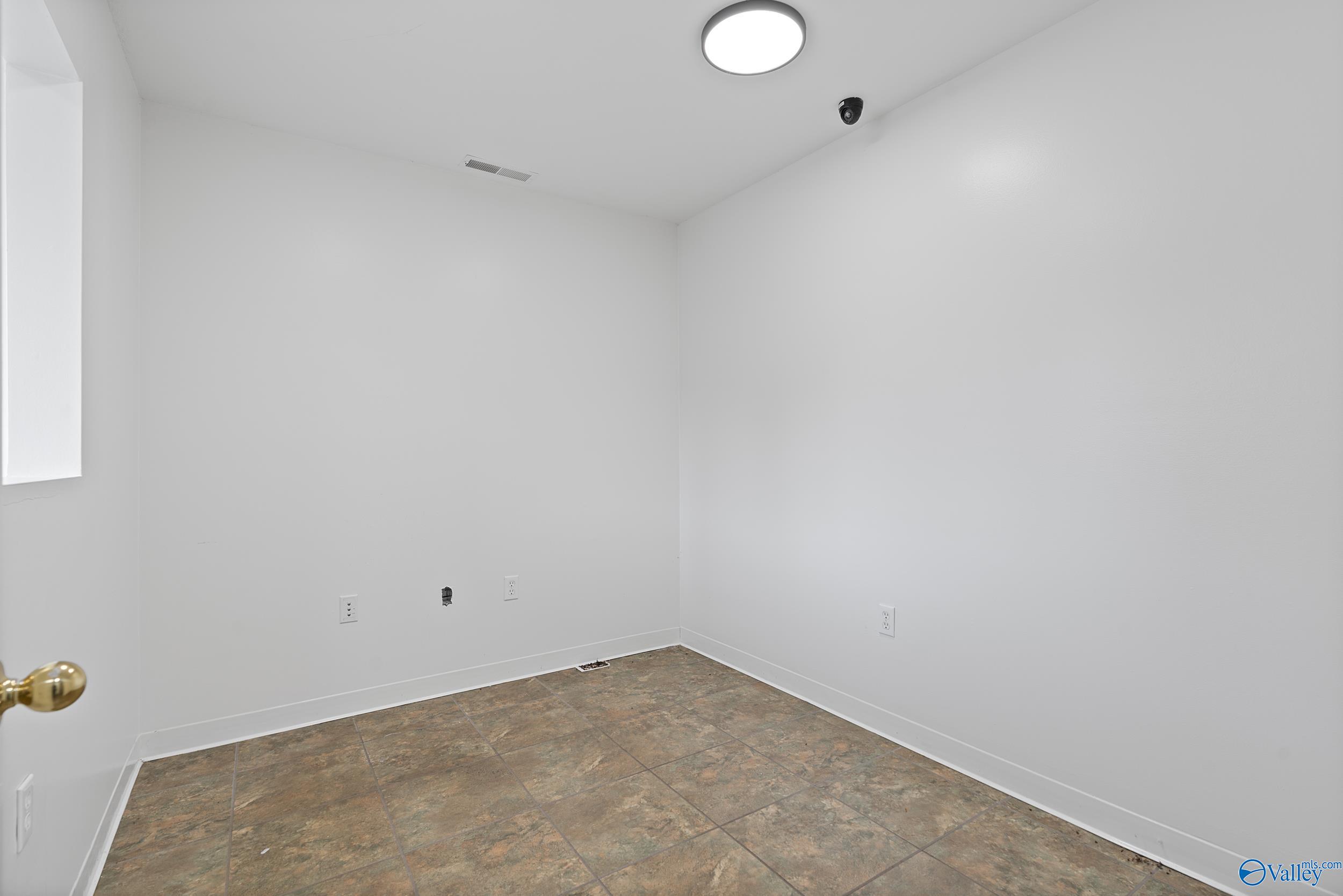 120 Commerce Street # 123 Unit: 119-123