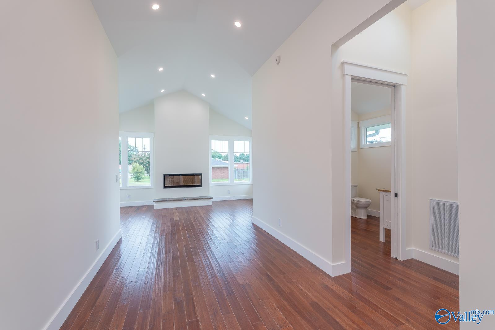 109 W 2nd Street