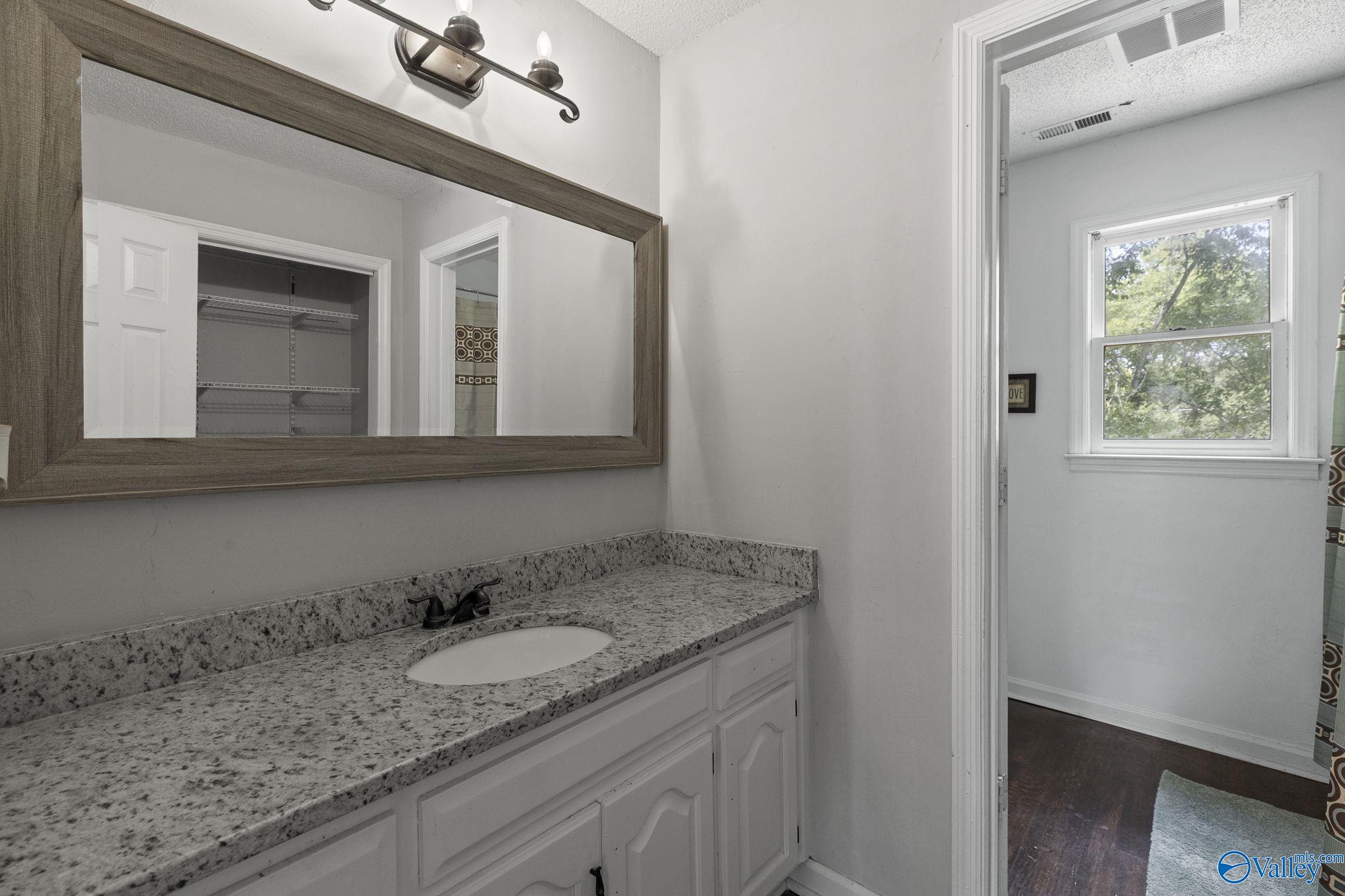 6609 Amberlee Lane NW, Huntsville