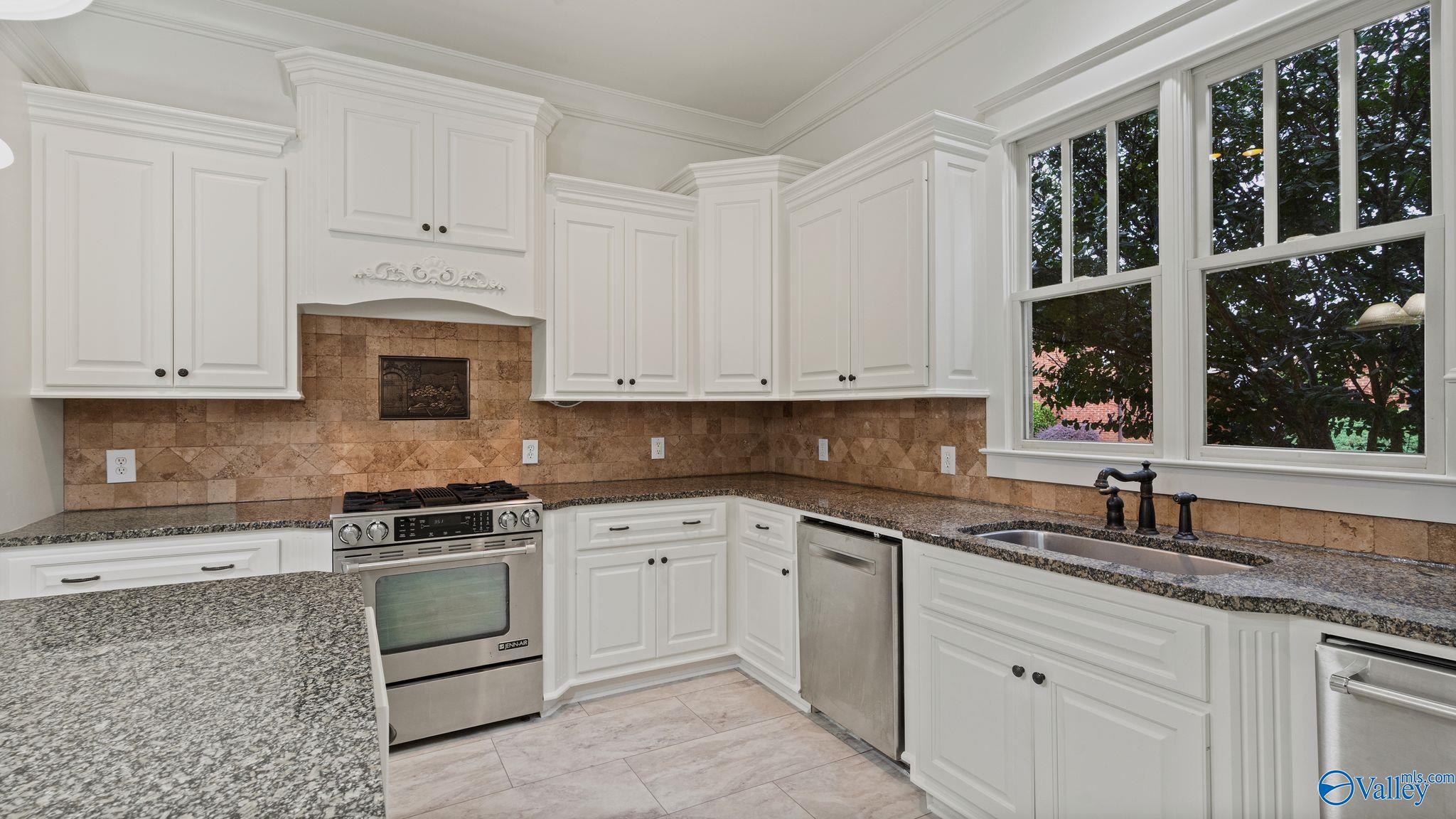 31 Lake Forest Blvd SW, Huntsville