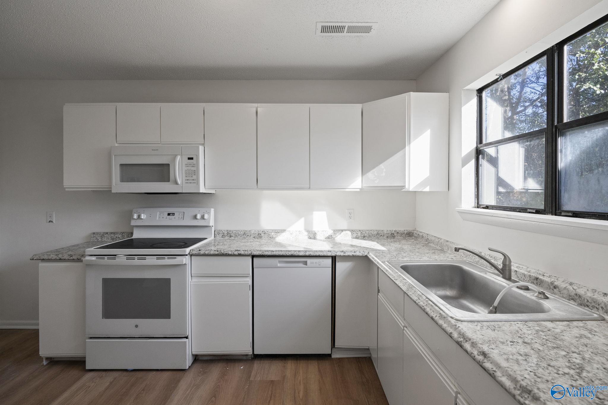 4318 Chalet Circle NW