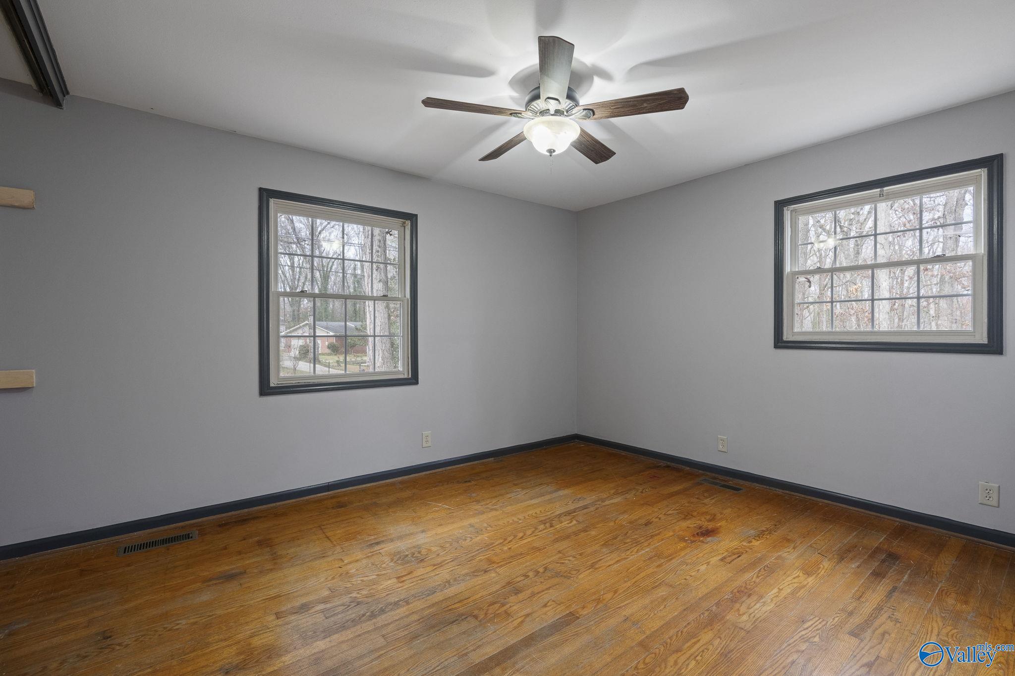 9527 Hemlock Drive SE