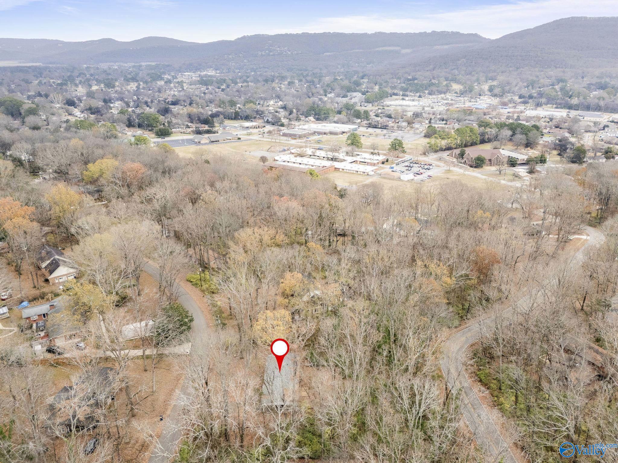 9527 Hemlock Drive SE