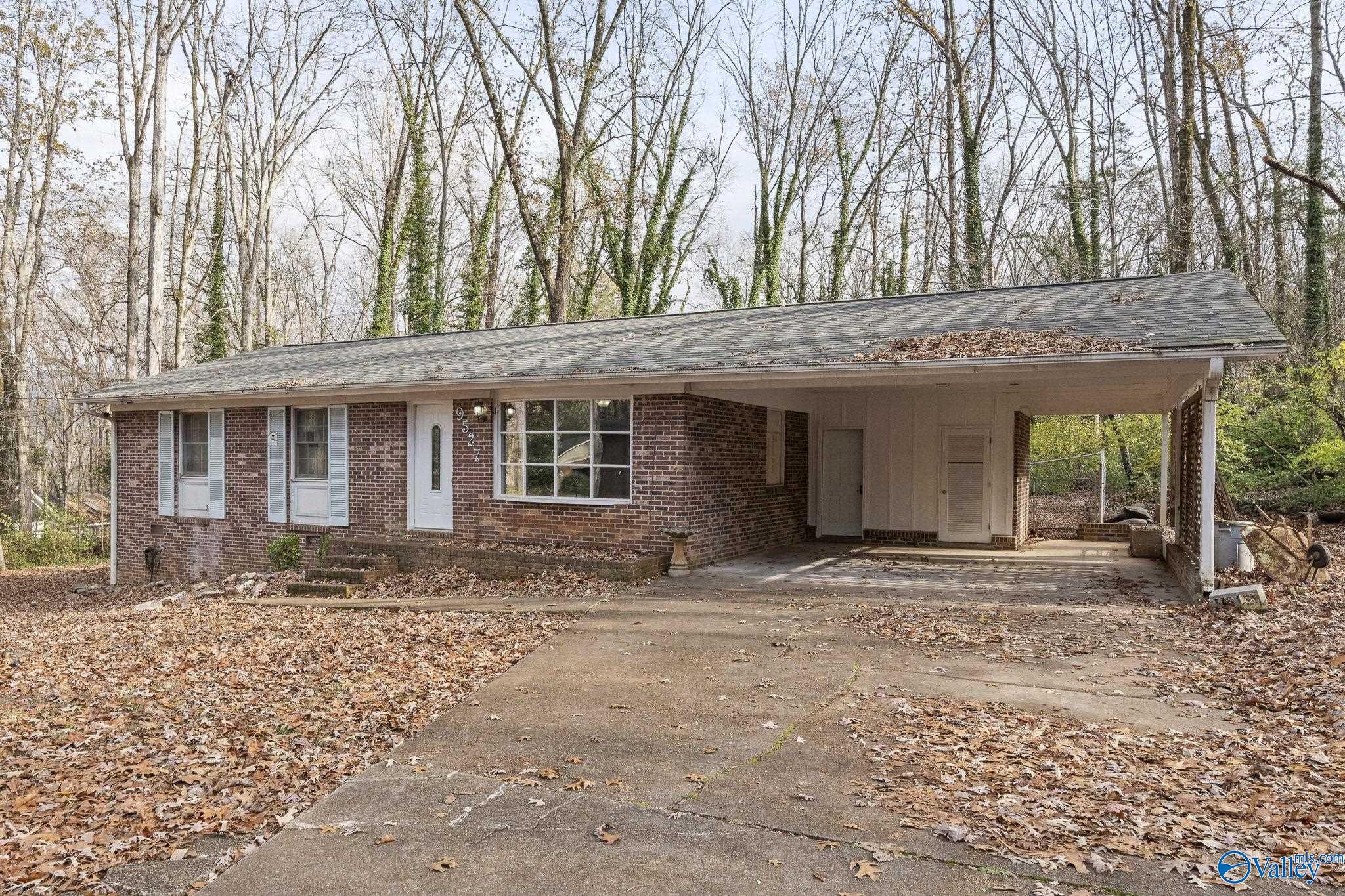 9527 Hemlock Drive SE