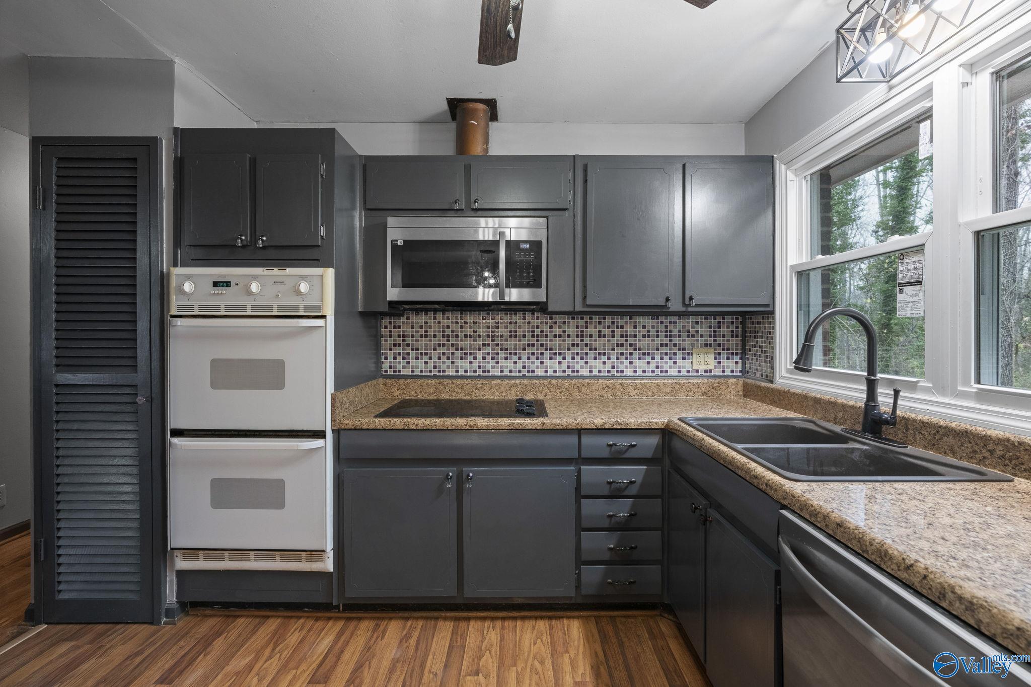 9527 Hemlock Drive SE