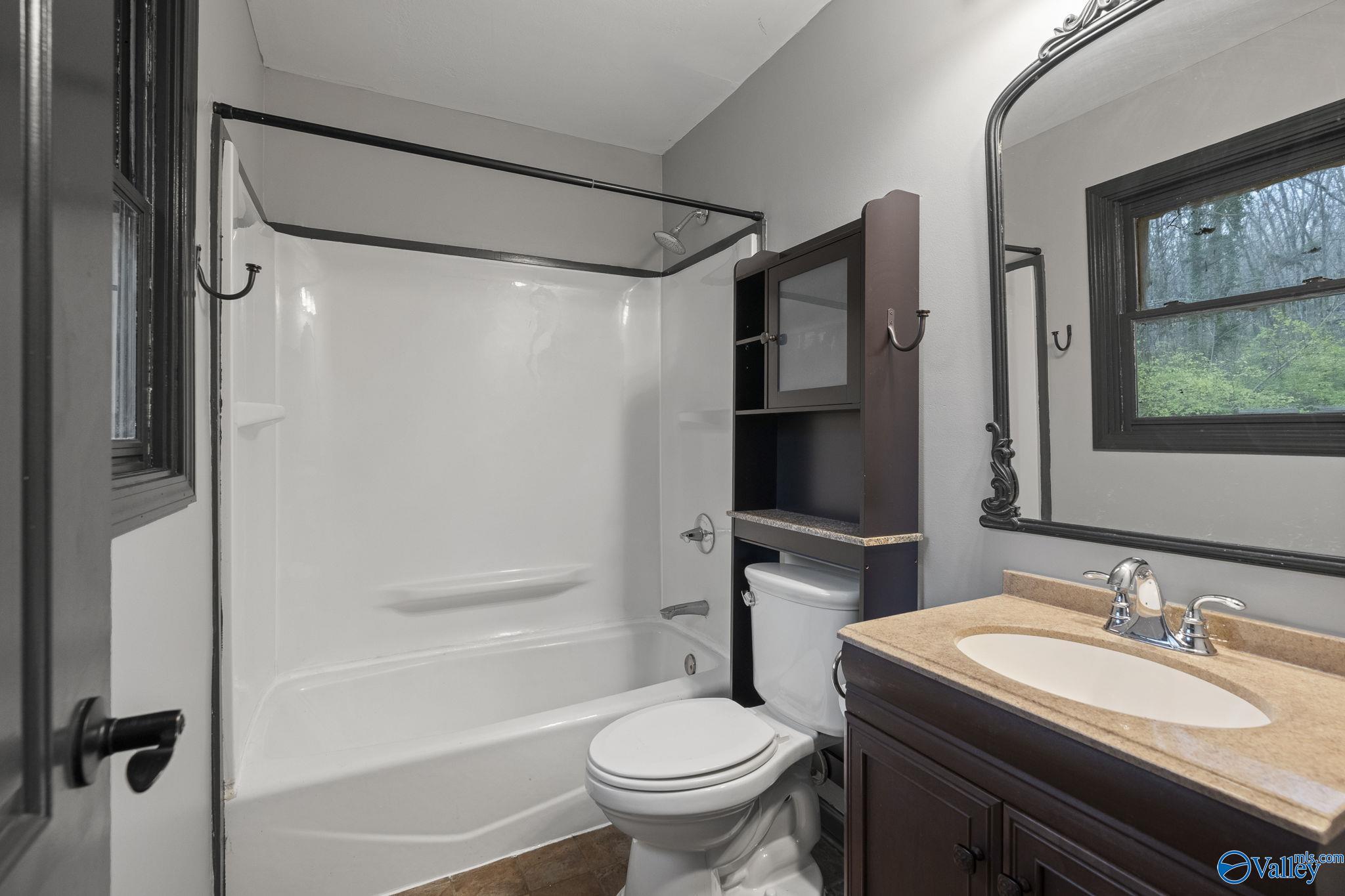 9527 Hemlock Drive SE