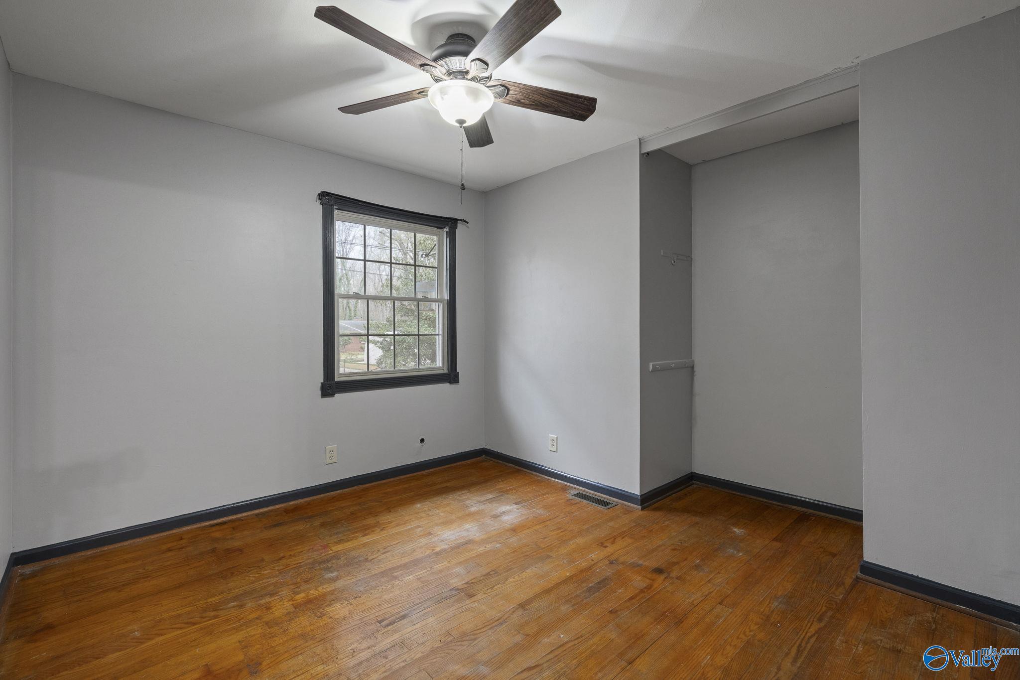 9527 Hemlock Drive SE