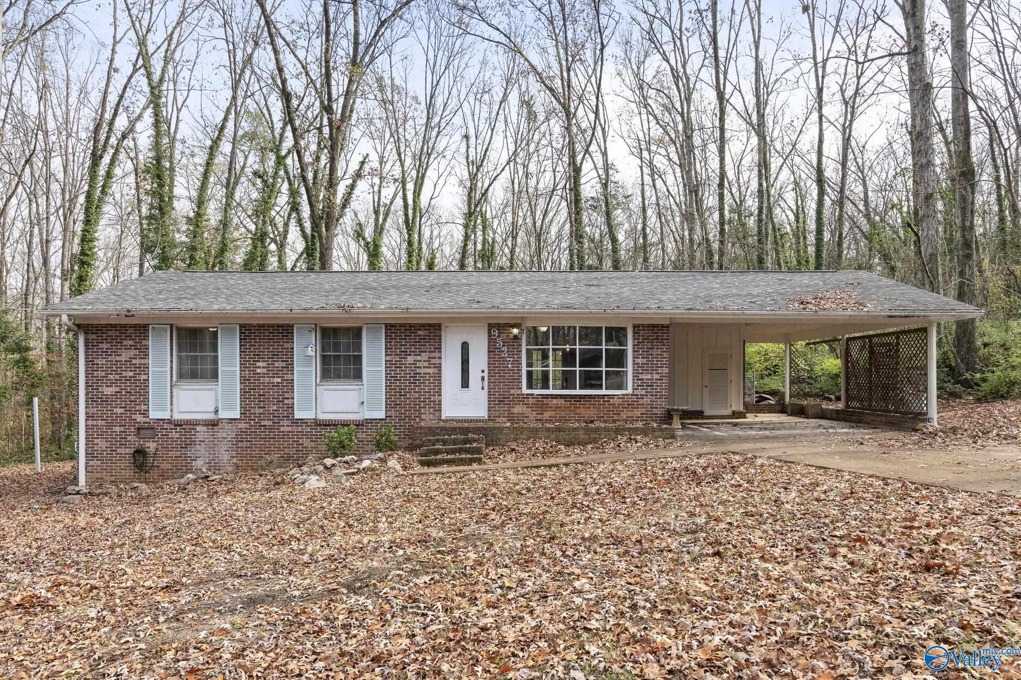 9527 Hemlock Drive SE