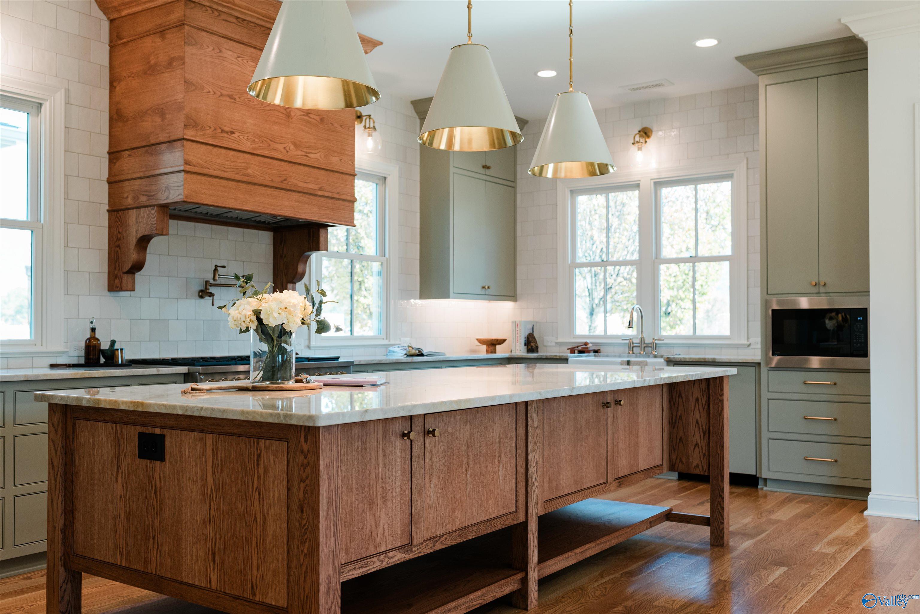 8 Lendon Main Street