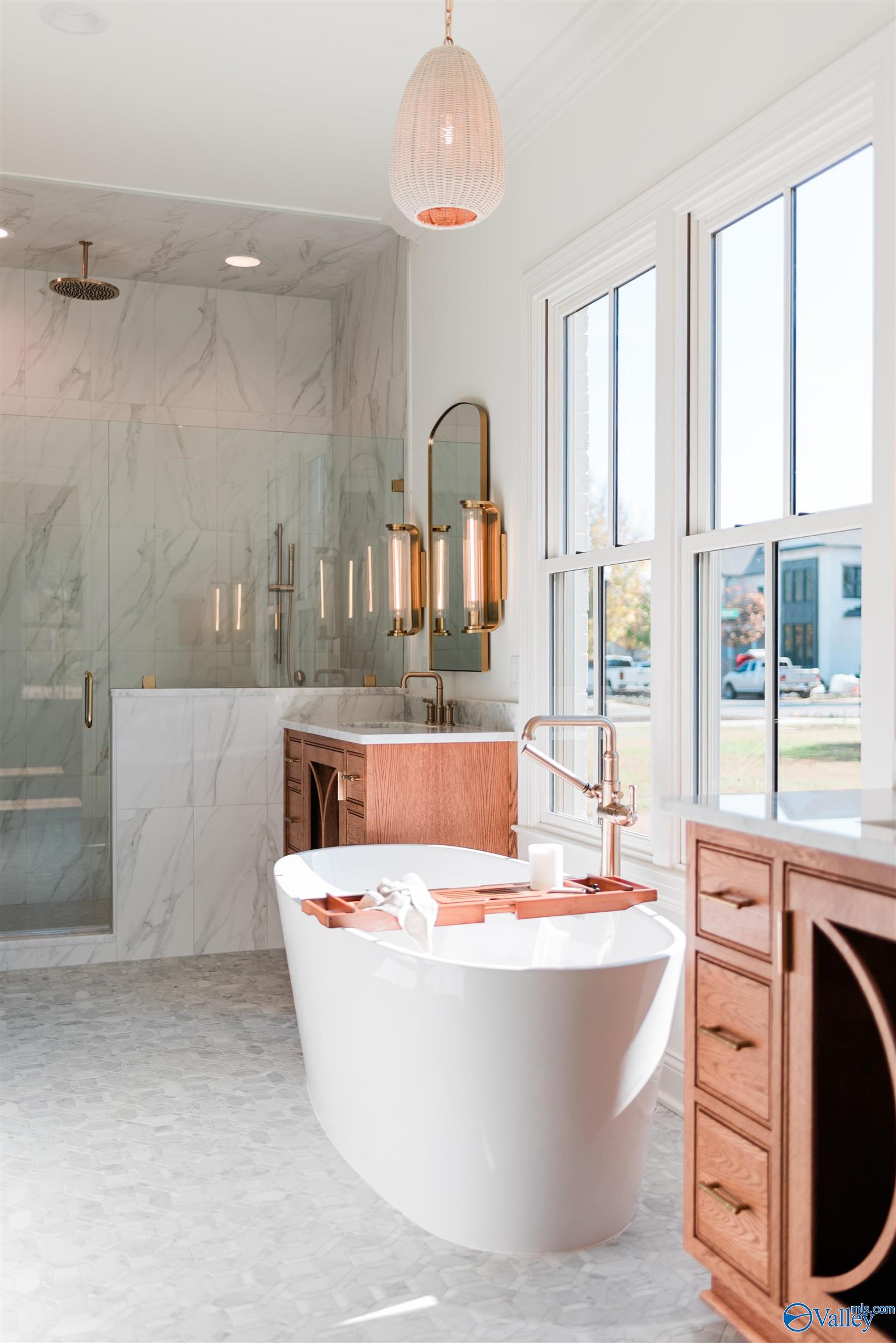 8 Lendon Main Street