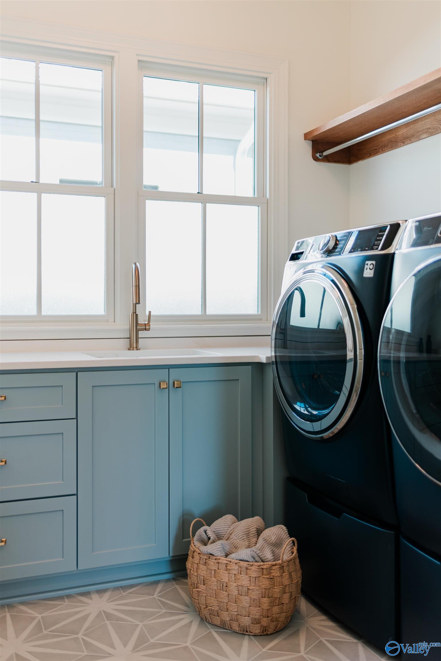 8 Lendon Main Street