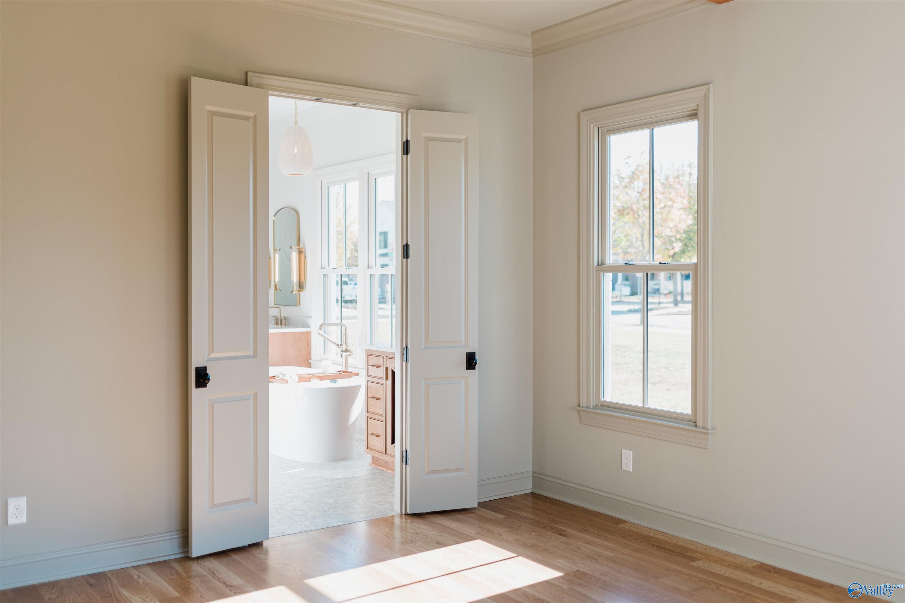 8 Lendon Main Street