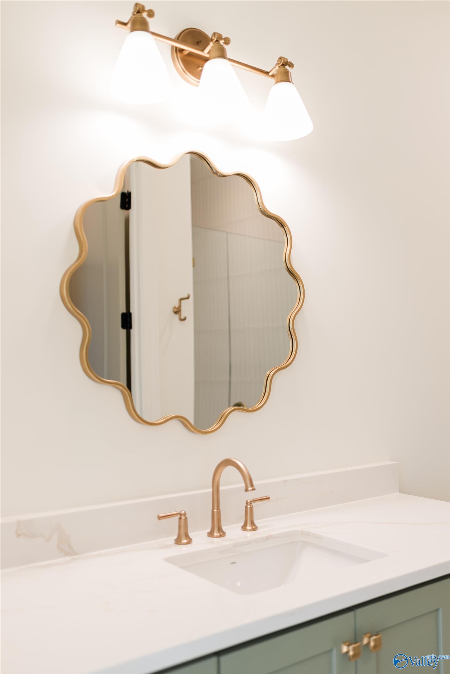 8 Lendon Main Street