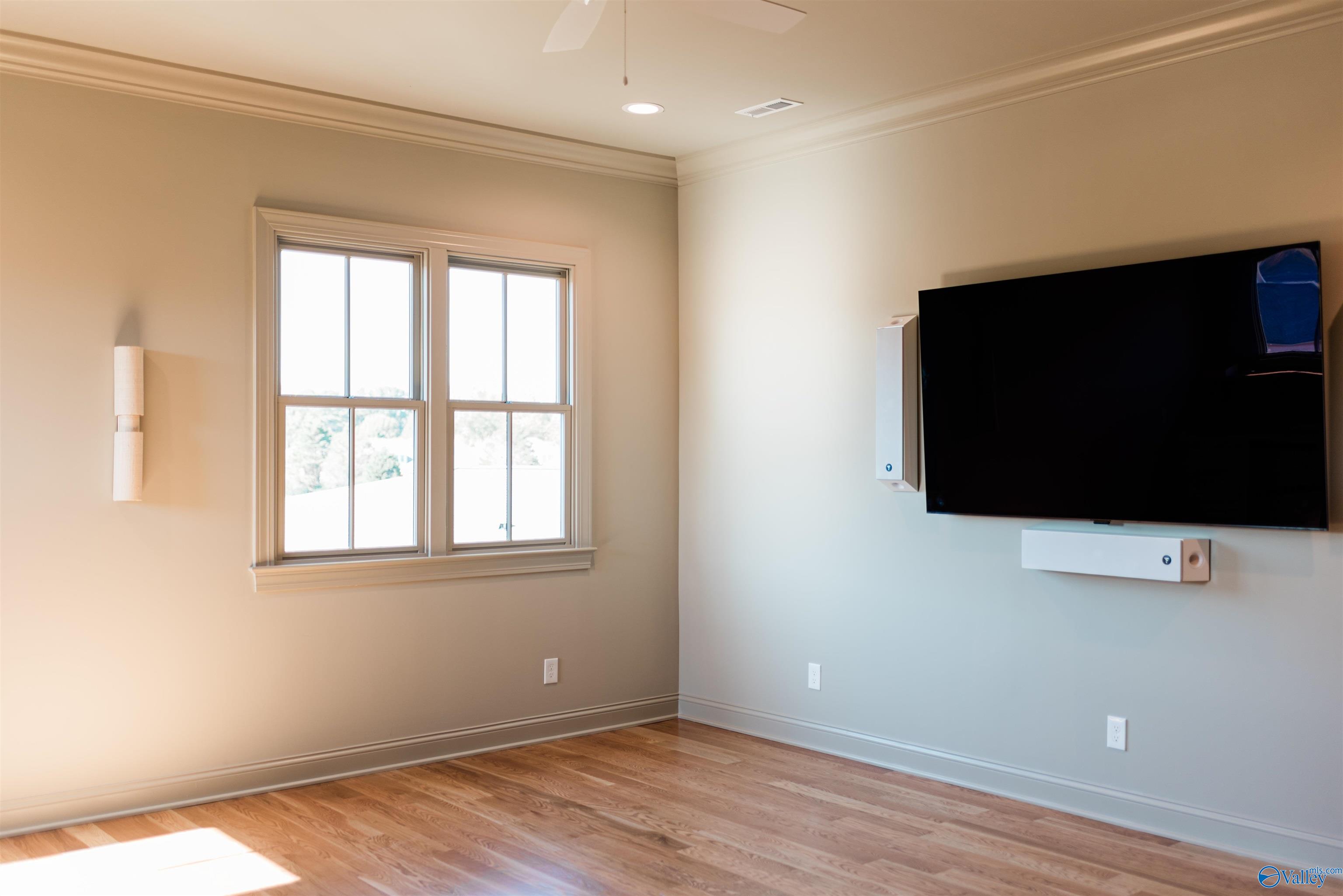 8 Lendon Main Street