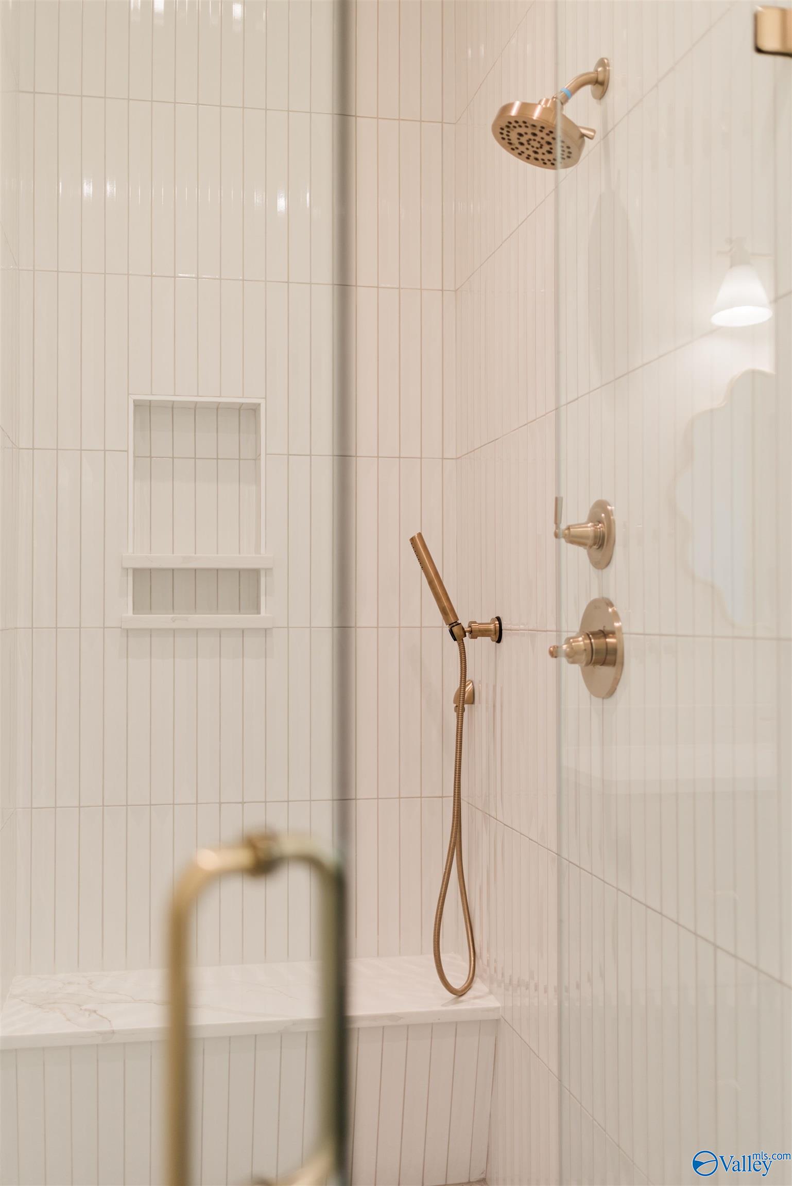 8 Lendon Main Street