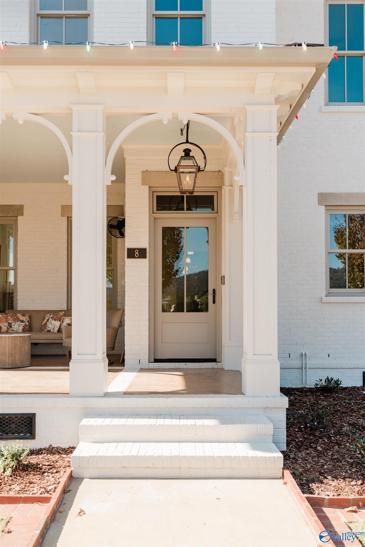 8 Lendon Main Street