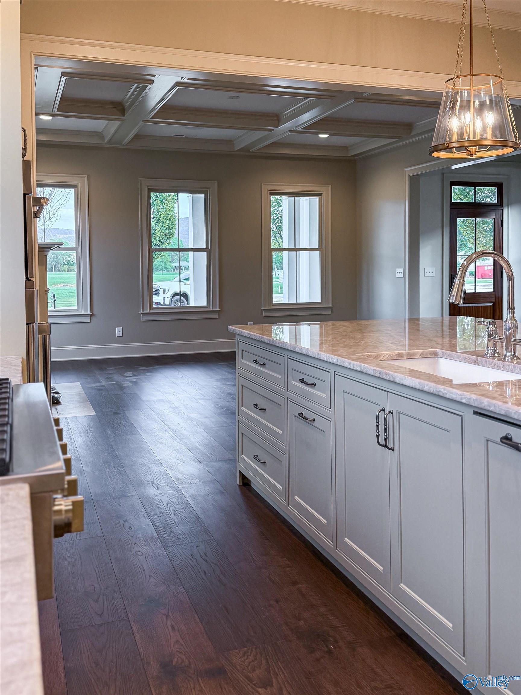 6 Lendon Main Street