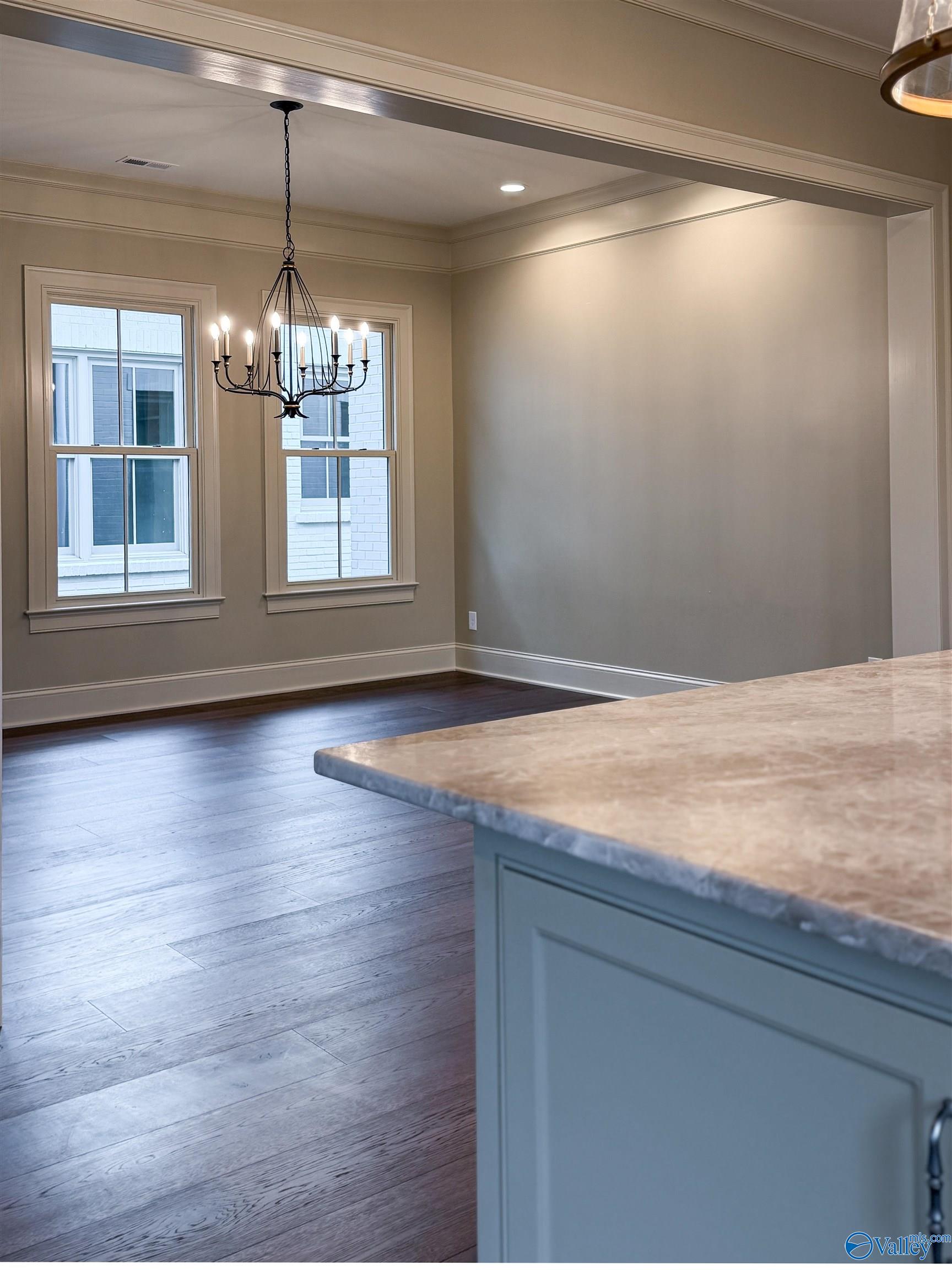 6 Lendon Main Street