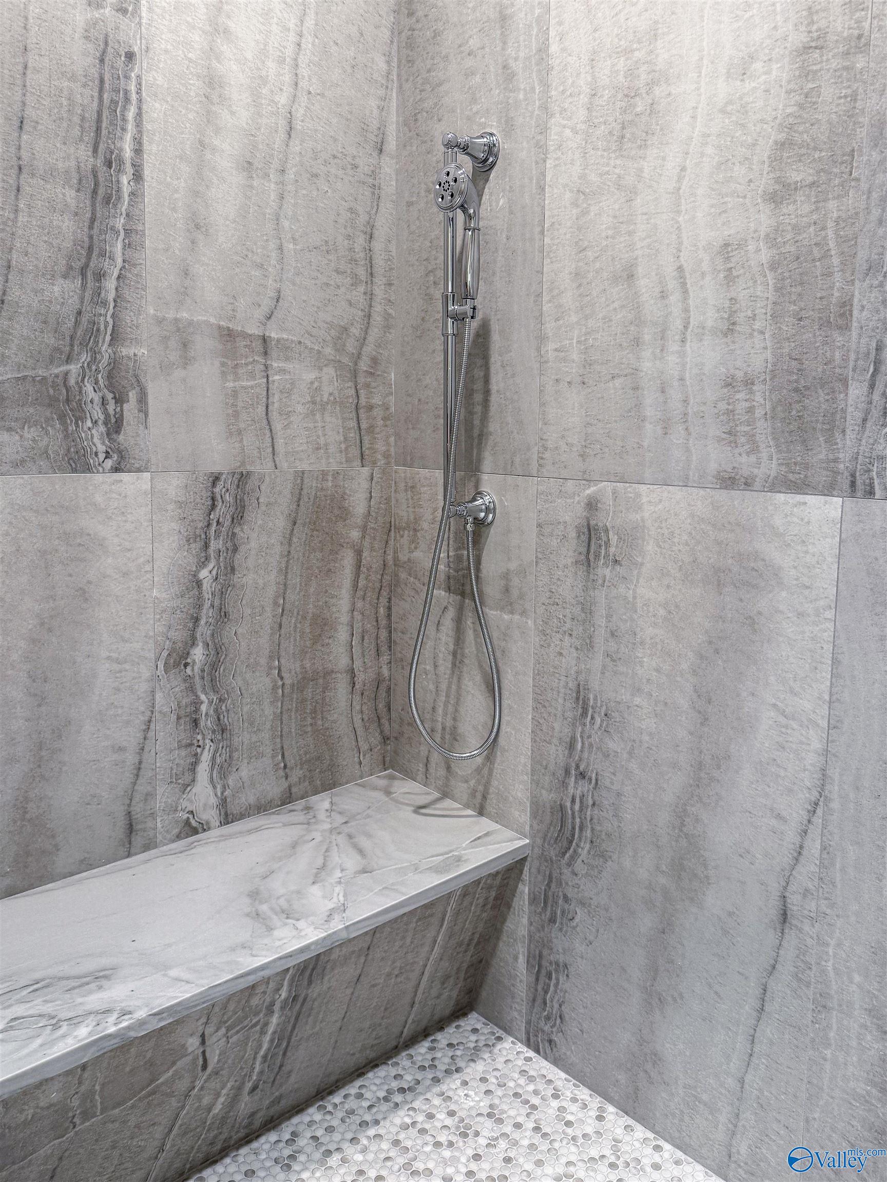 6 Lendon Main Street