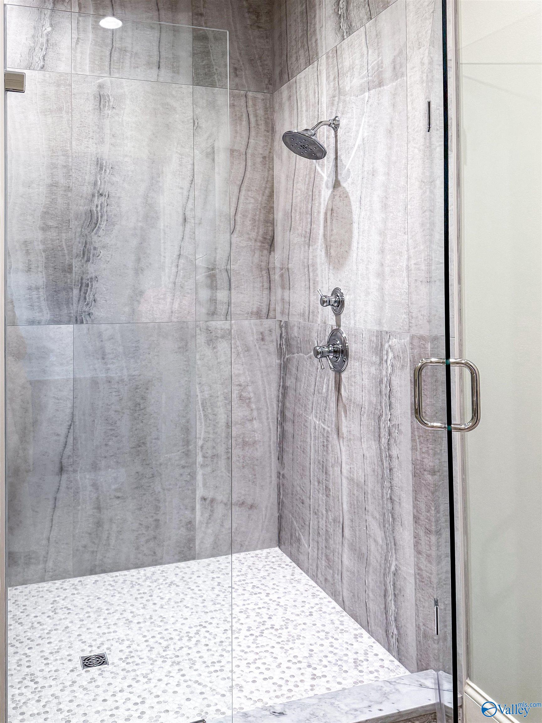 6 Lendon Main Street