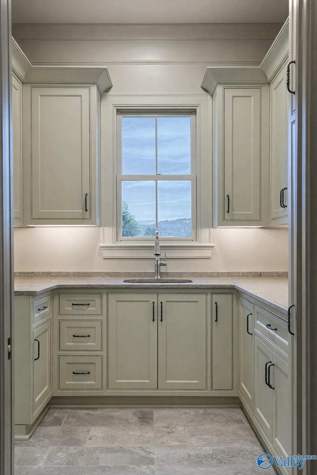 6 Lendon Main Street