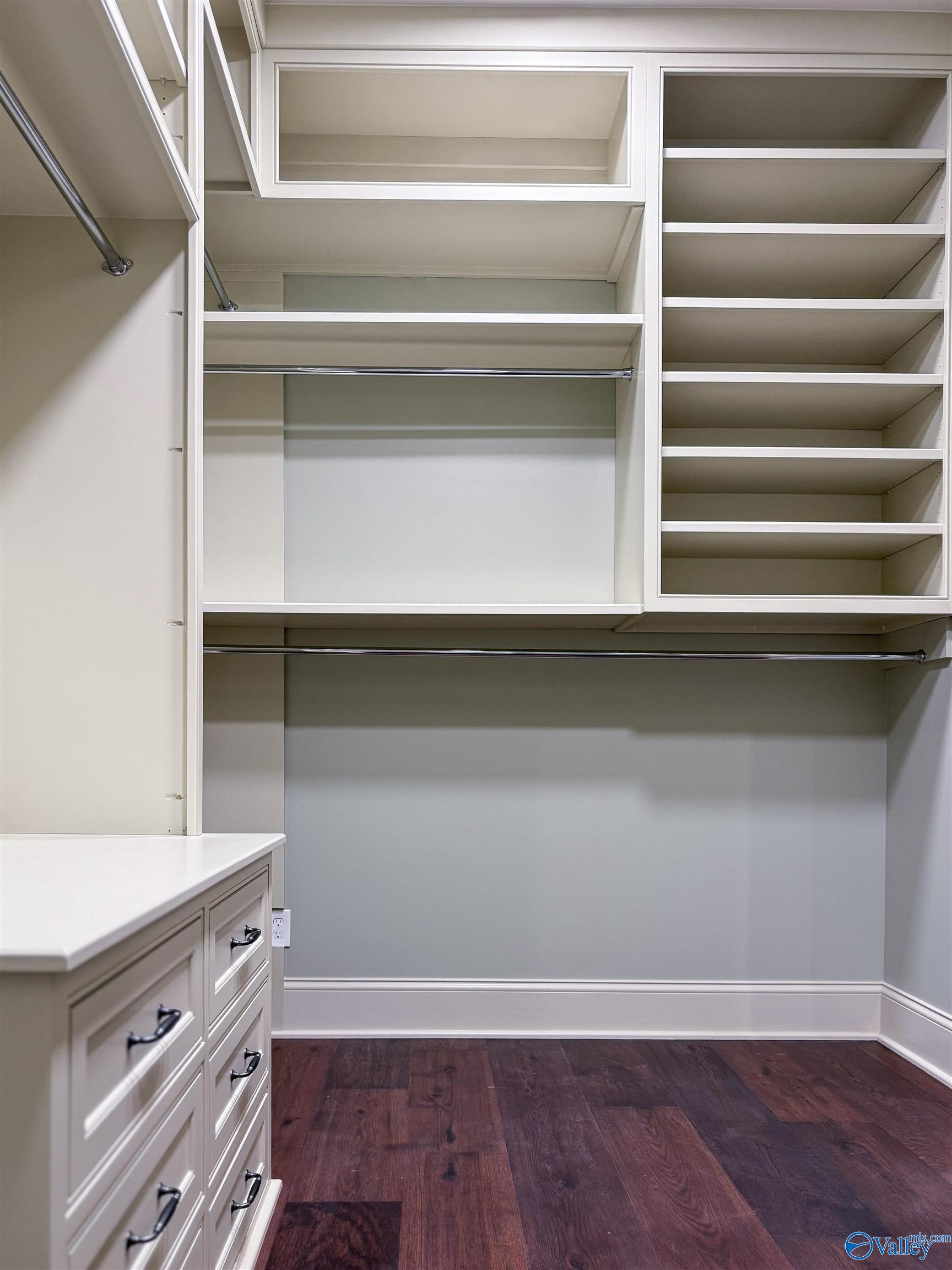 6 Lendon Main Street