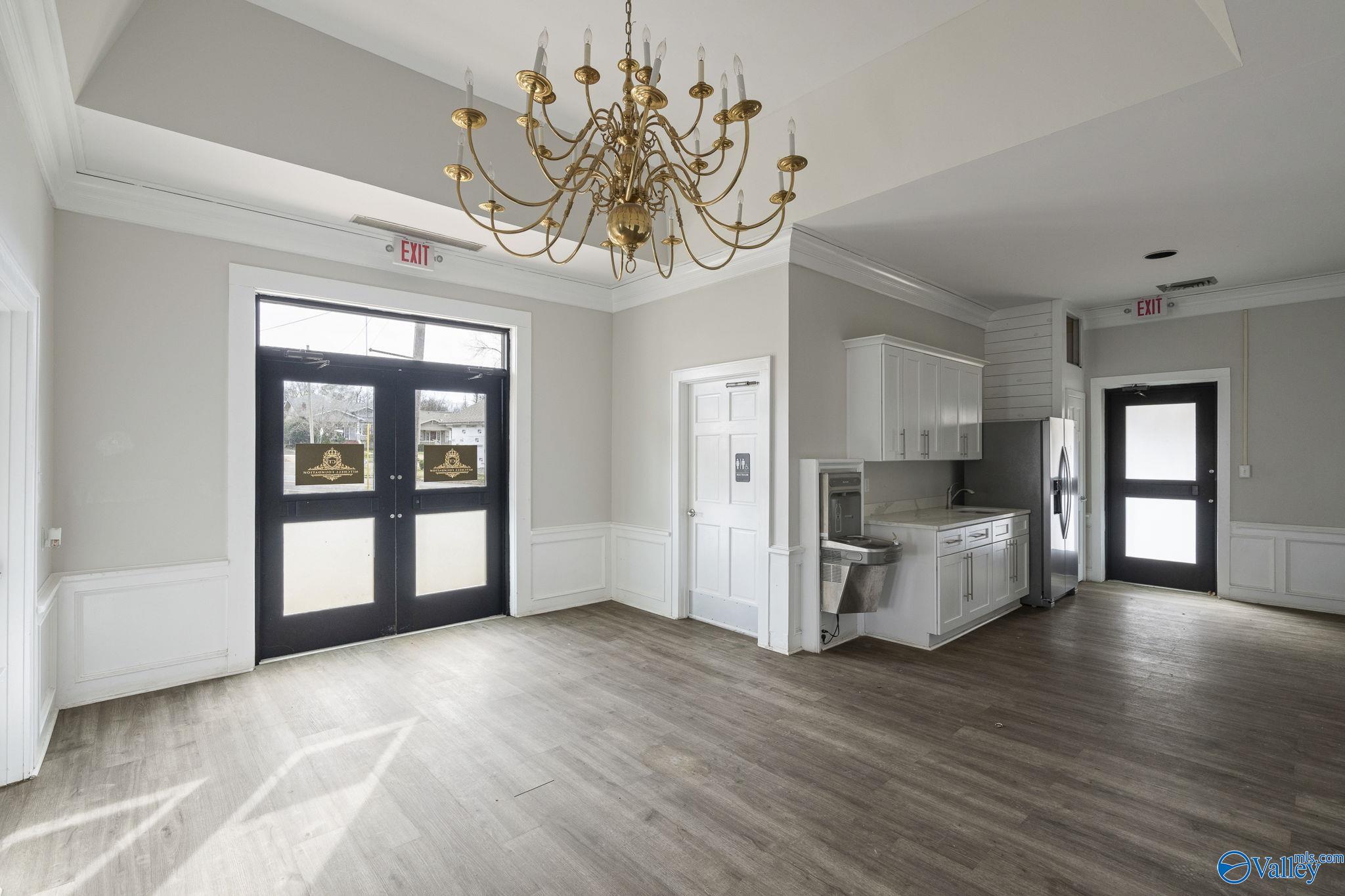 800 Clinton Avenue E