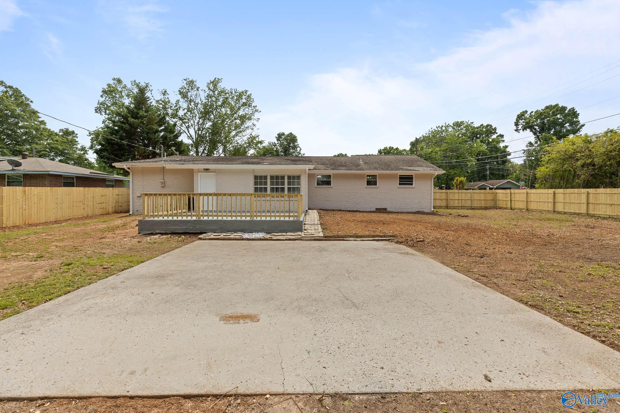 618 Harolds Drive NW