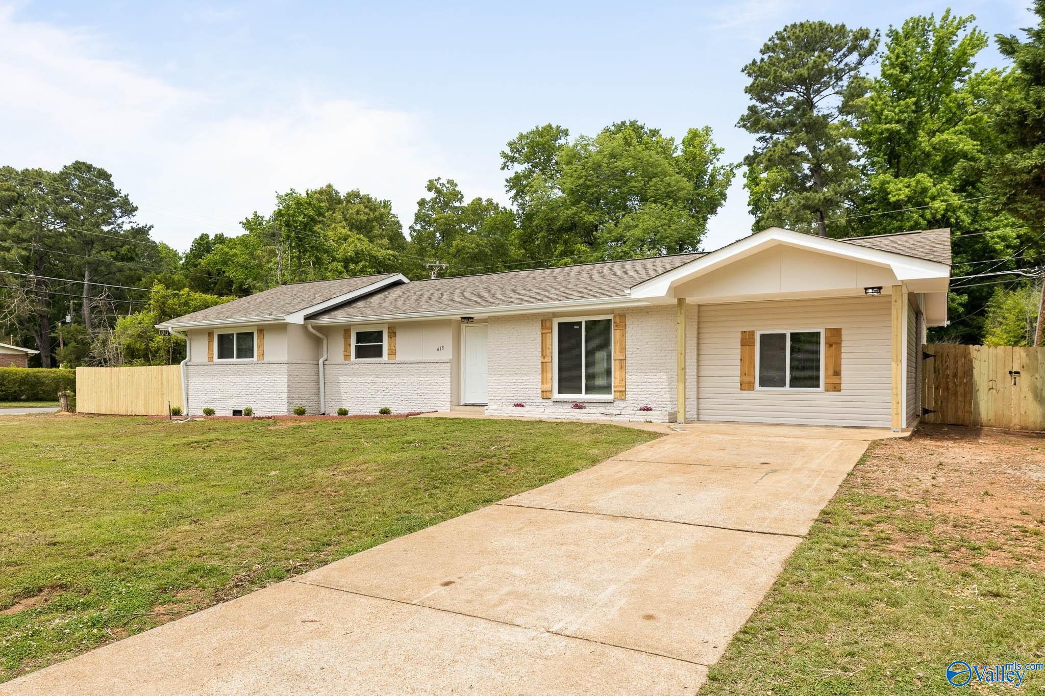 618 Harolds Drive NW