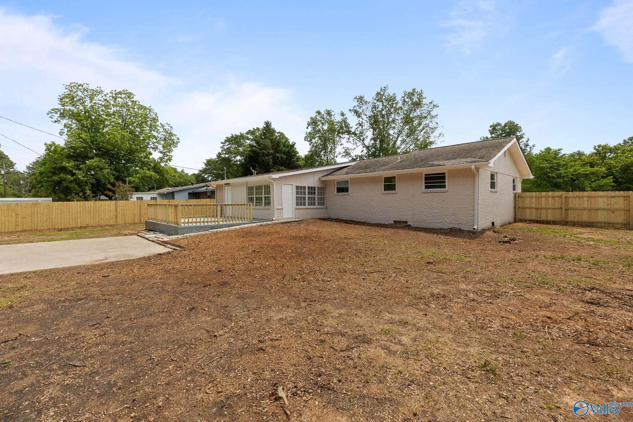 618 Harolds Drive NW