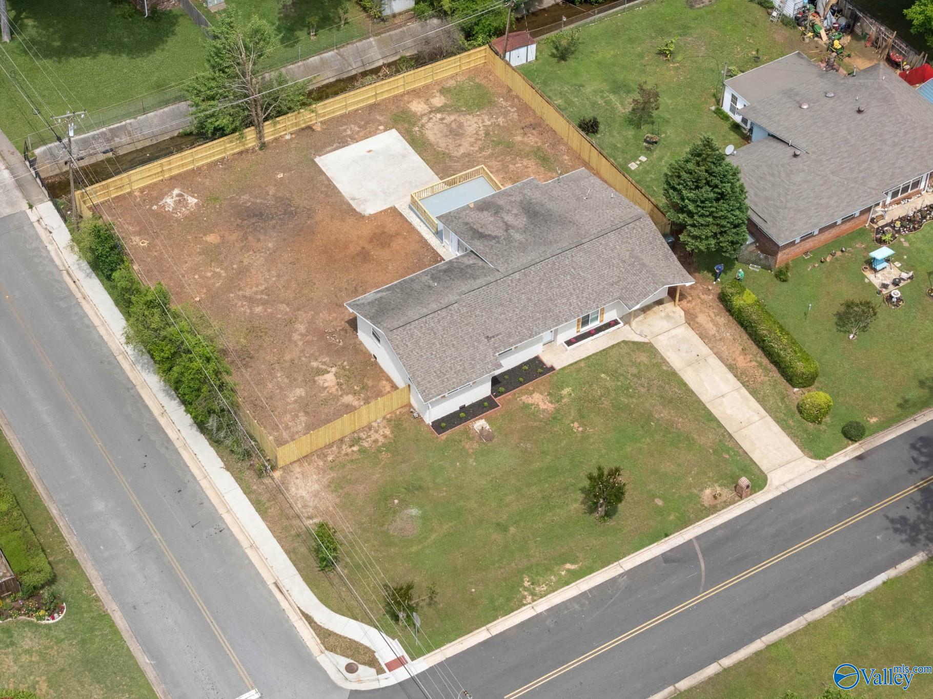 618 Harolds Drive NW