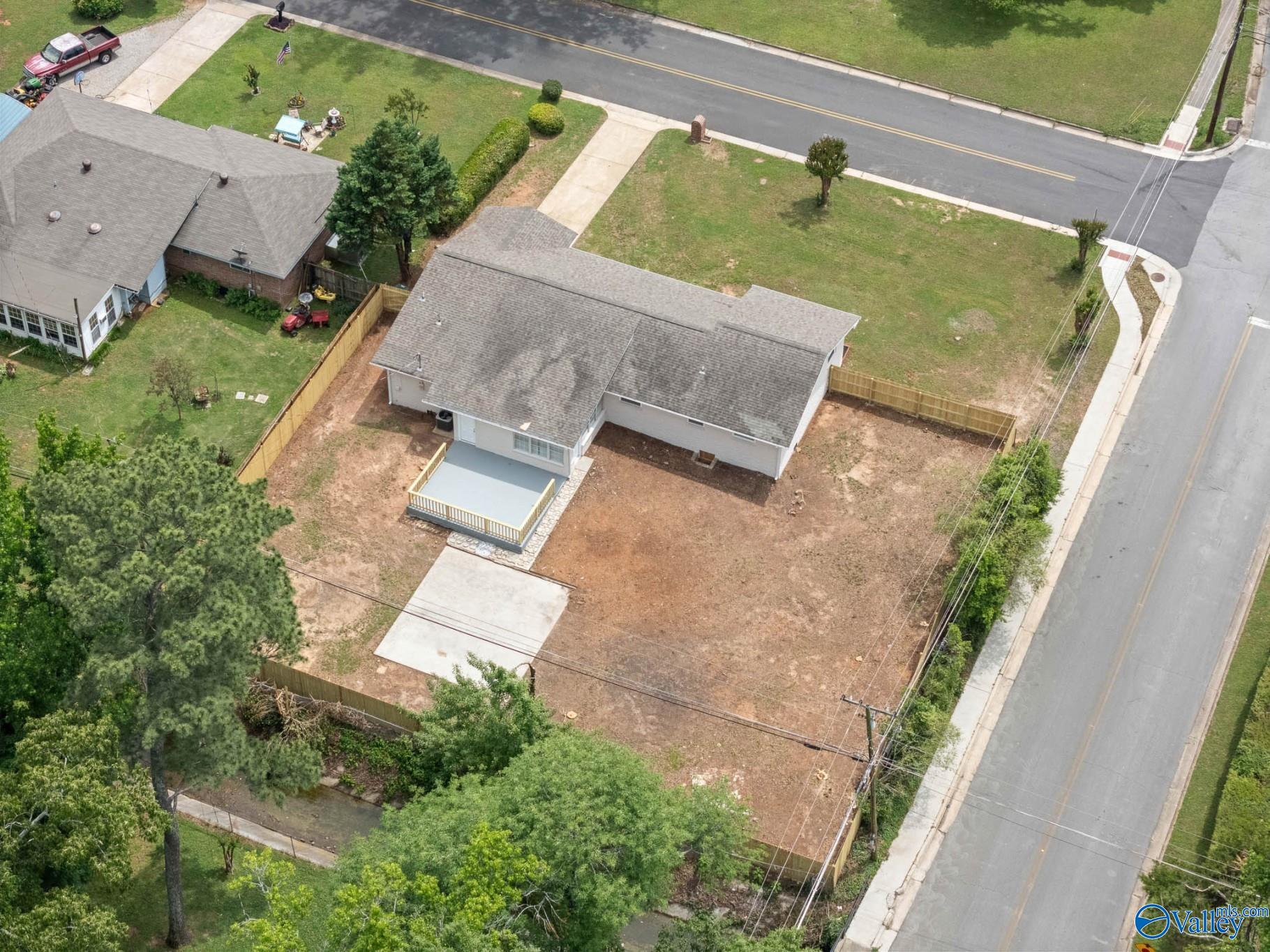 618 Harolds Drive NW