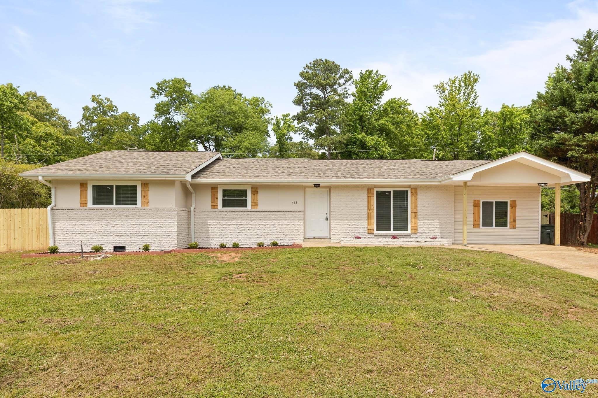 618 Harolds Drive NW