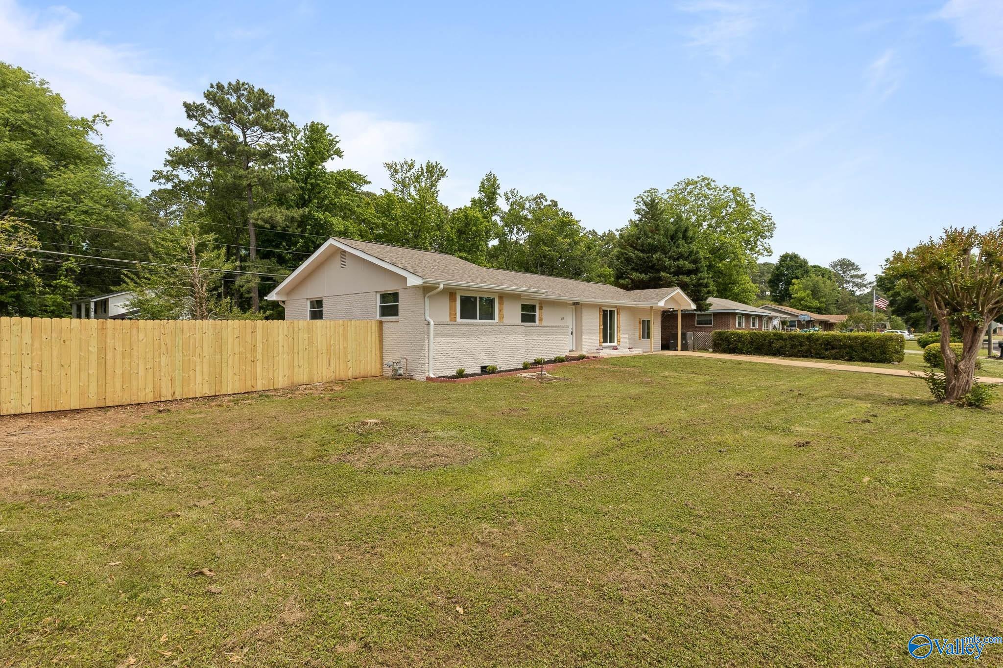 618 Harolds Drive NW