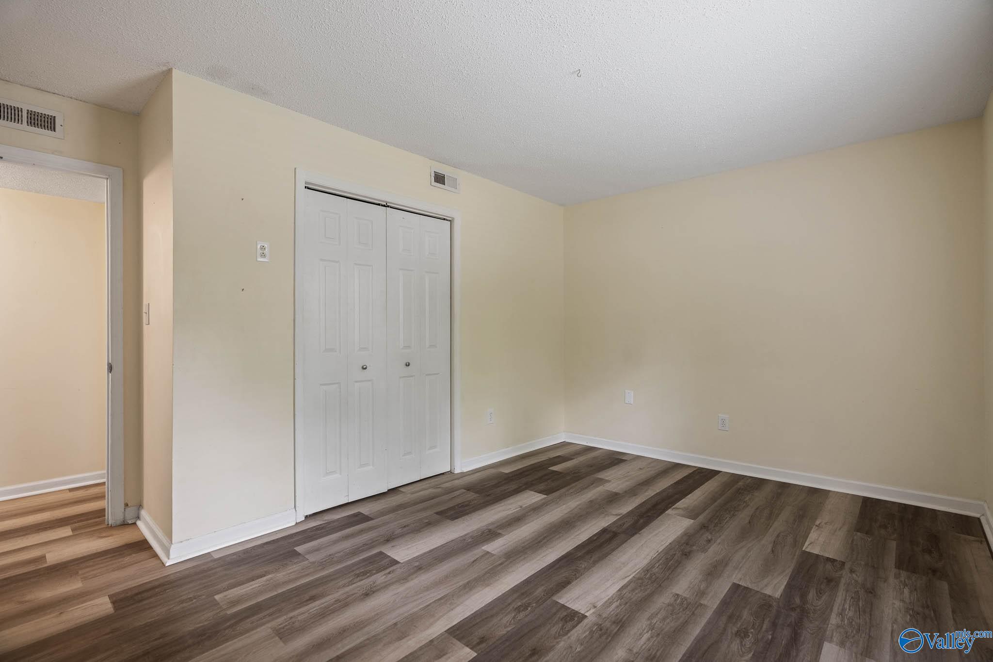3613 White Oak Way SW