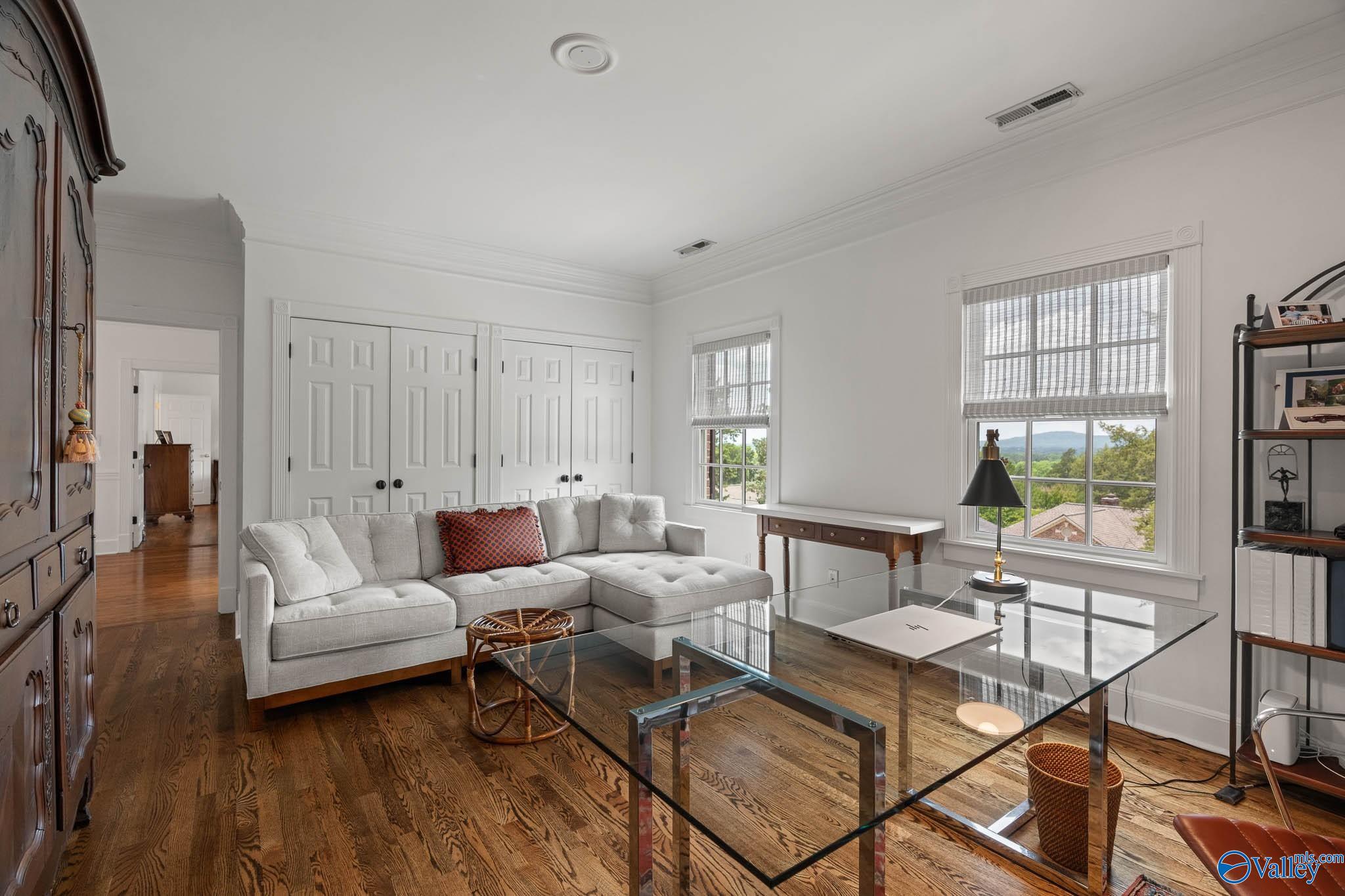 26 Saint James Square SE
