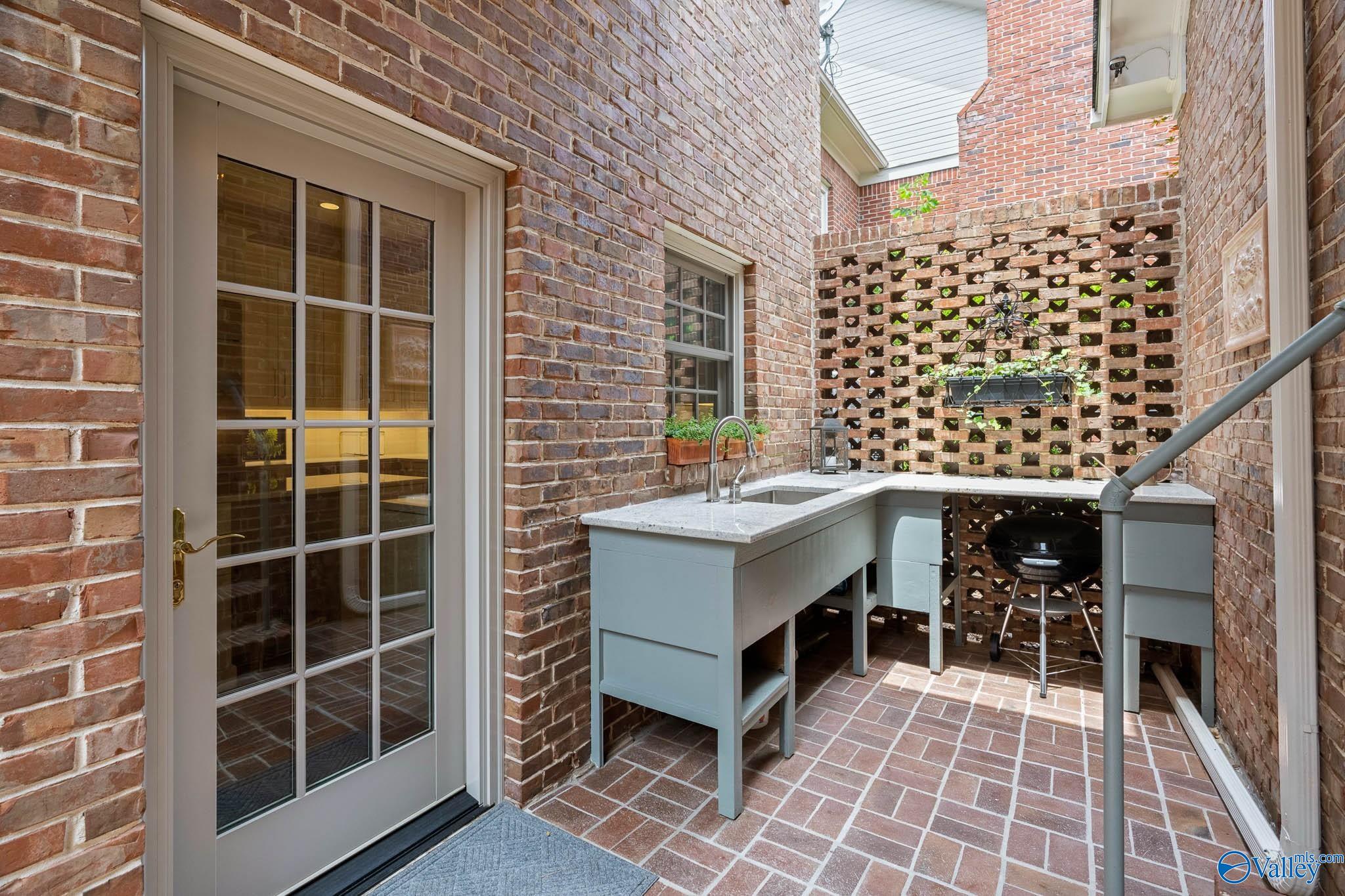 26 Saint James Square SE