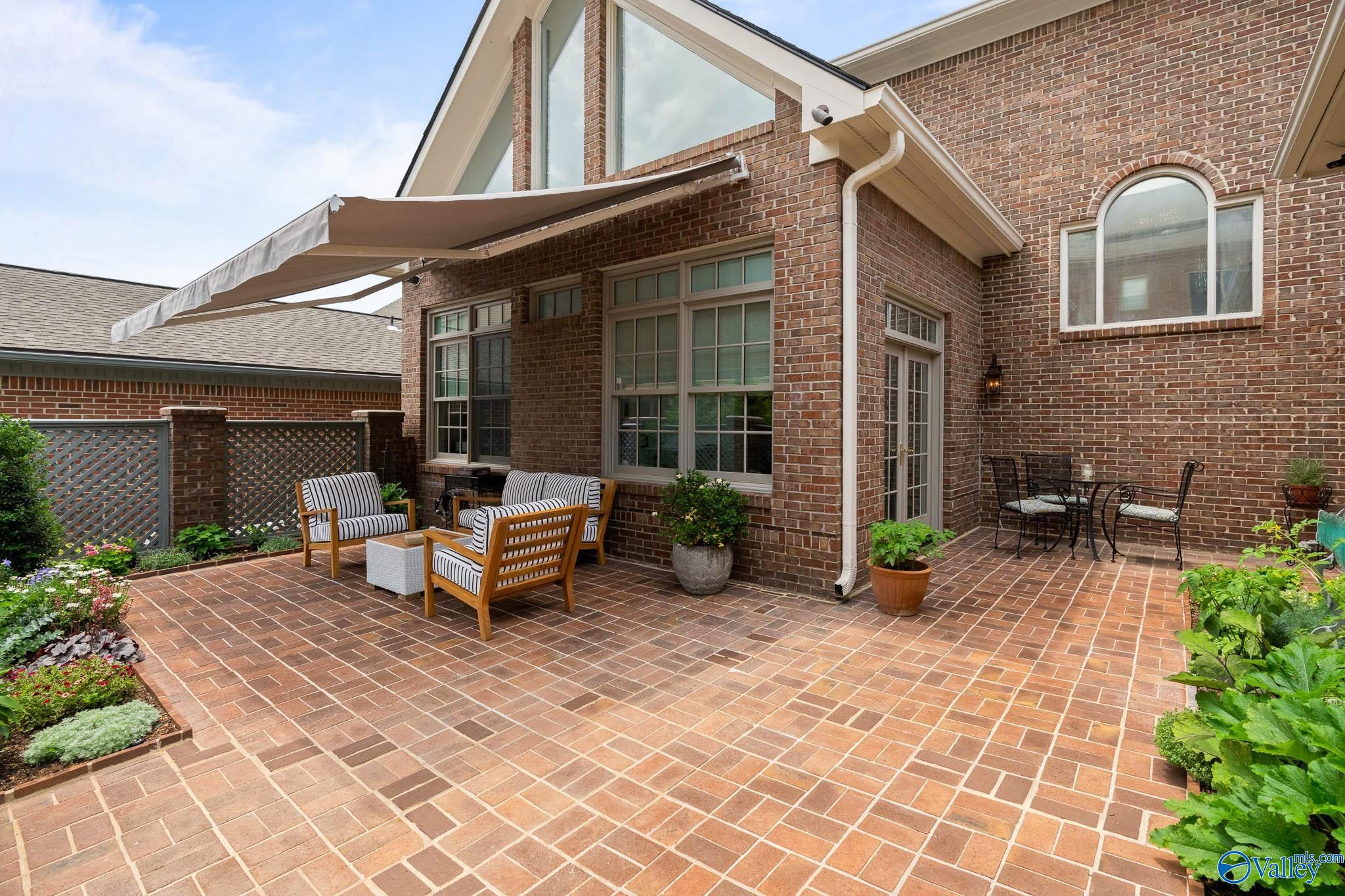 26 Saint James Square SE