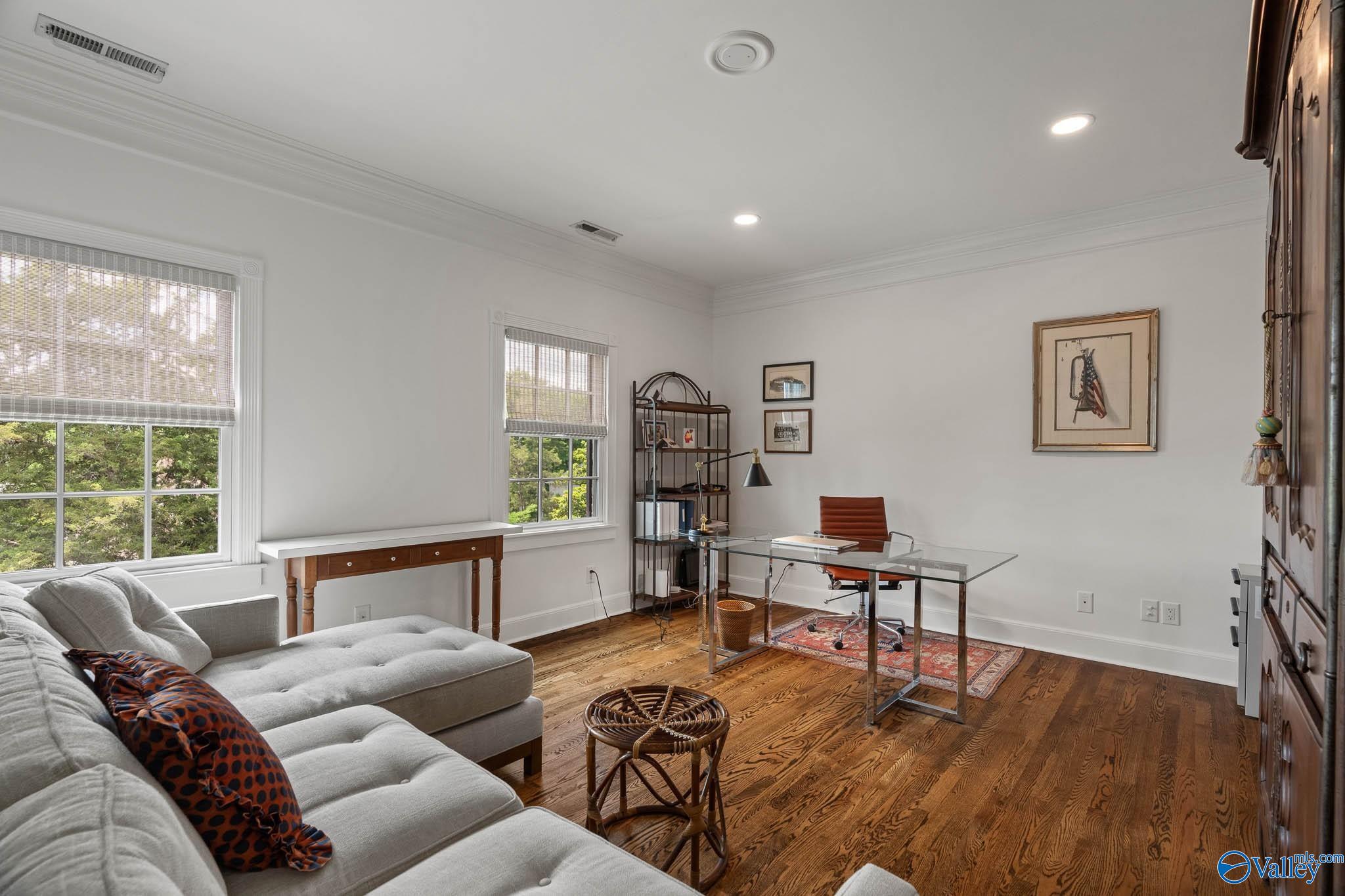 26 Saint James Square SE