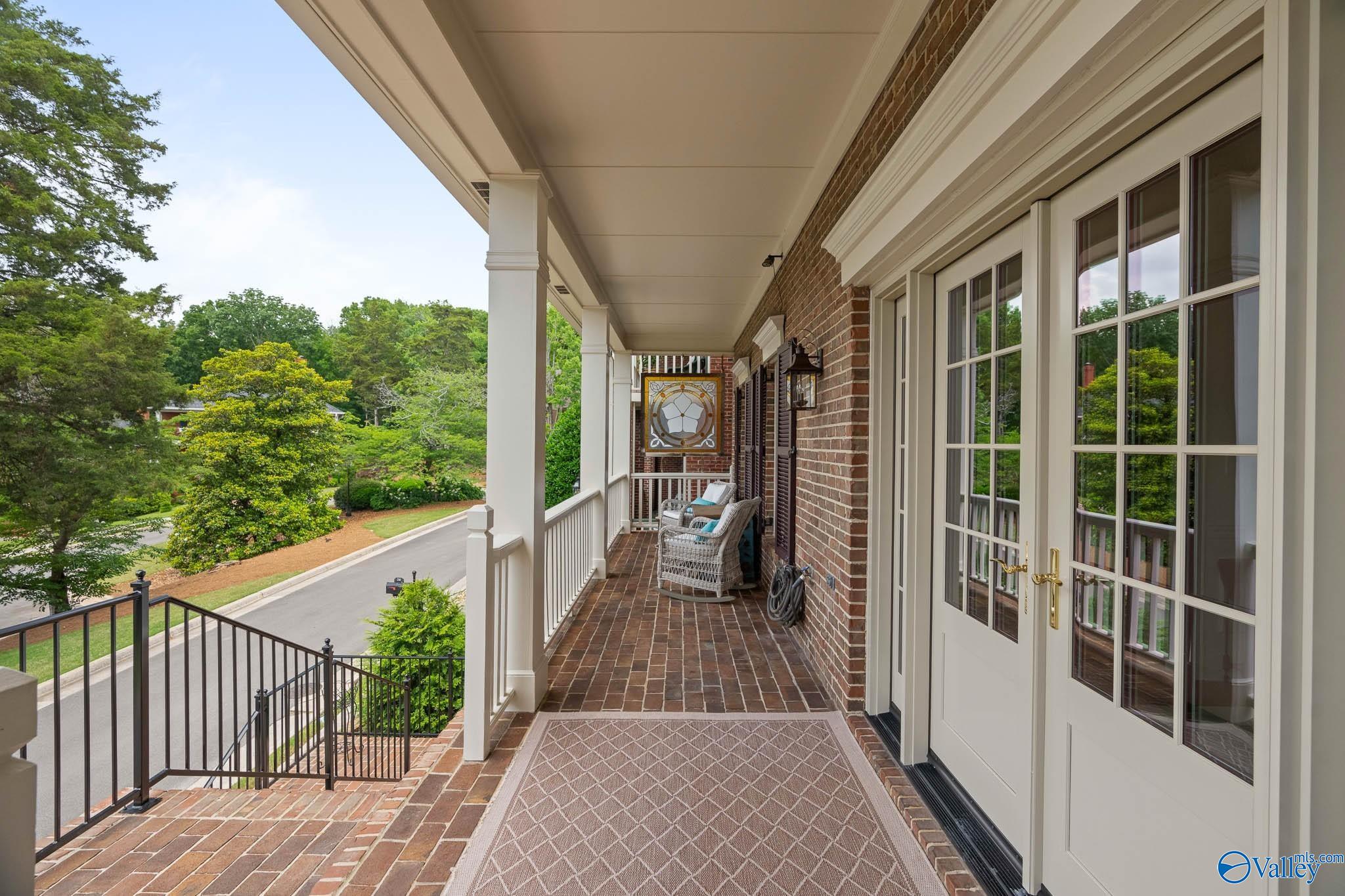 26 Saint James Square SE