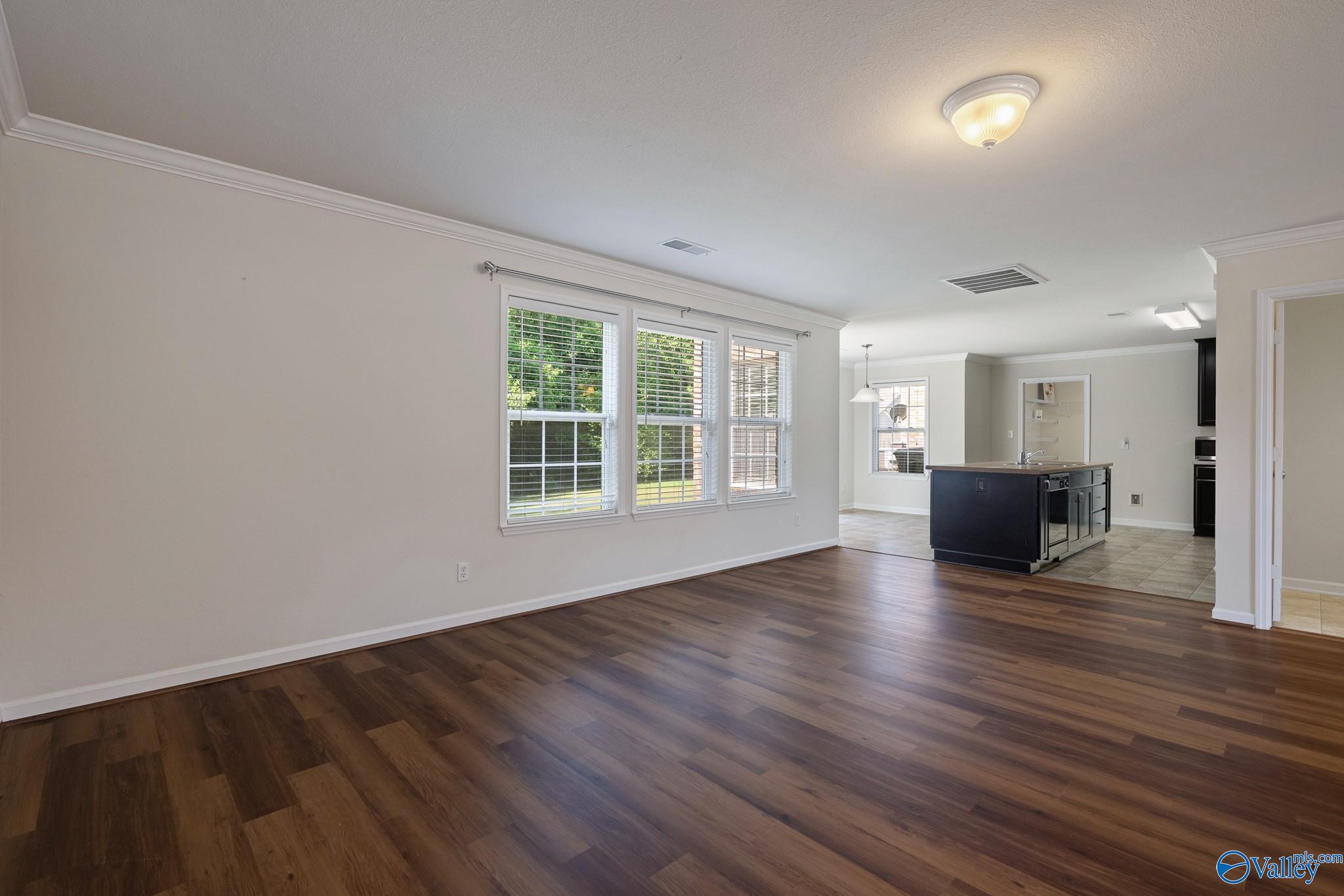 222 Laramie Circle NW