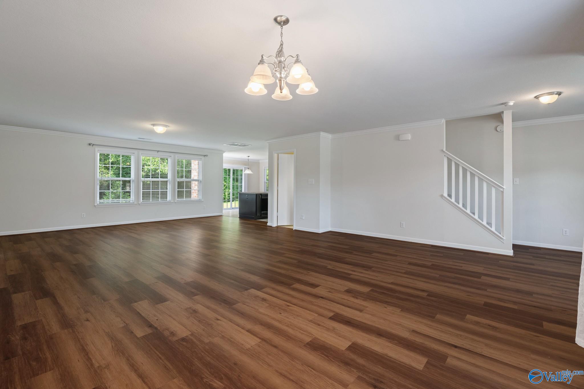222 Laramie Circle NW