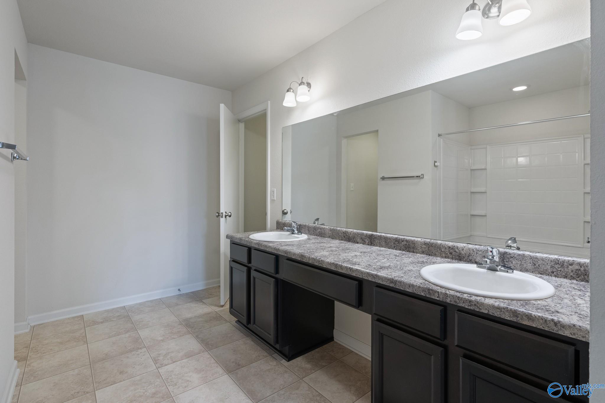 222 Laramie Circle NW