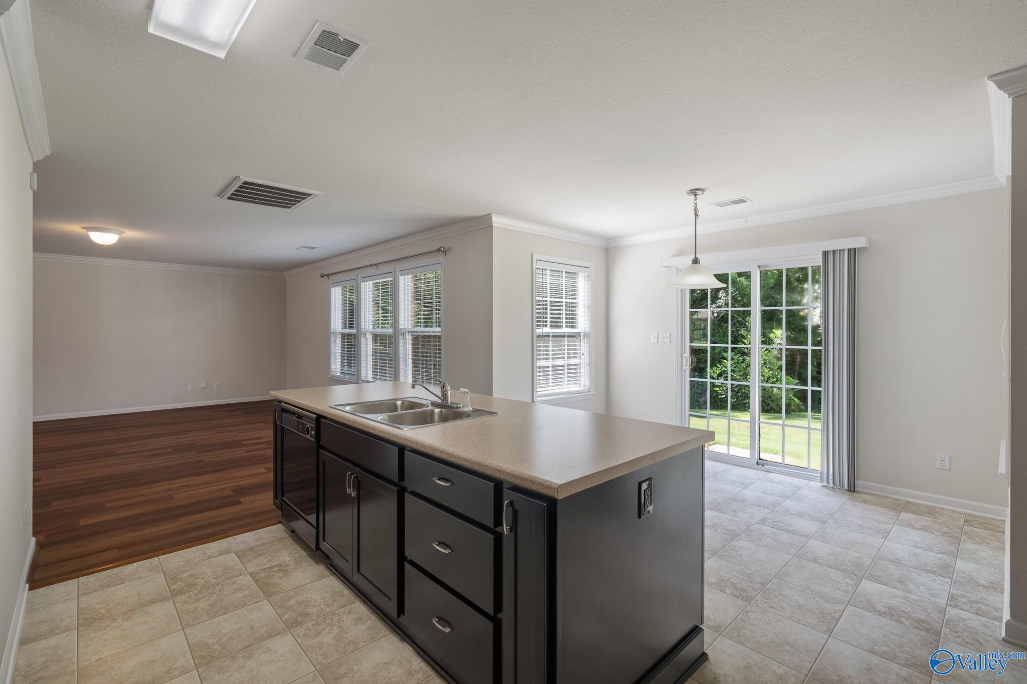 222 Laramie Circle NW