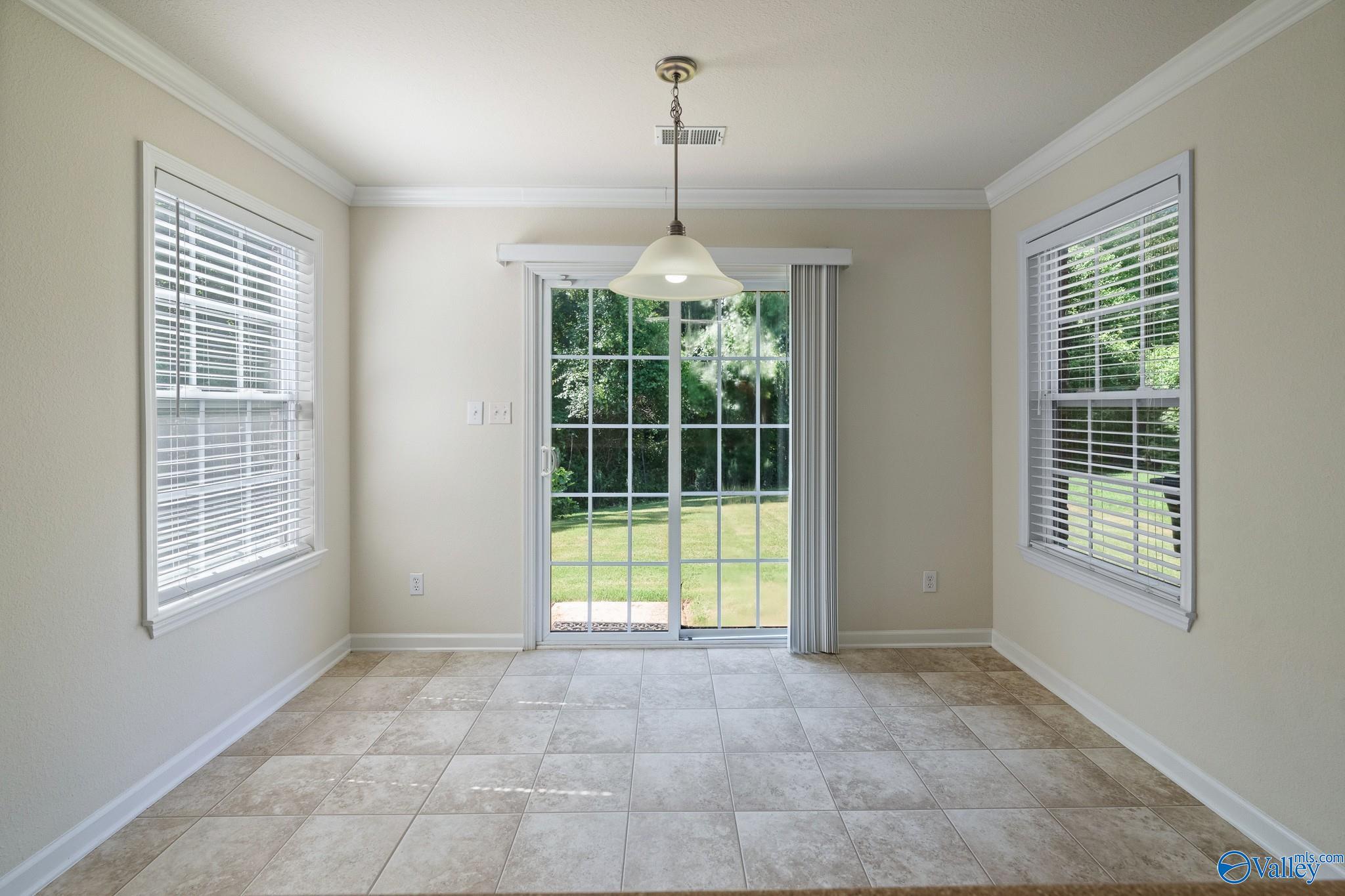 222 Laramie Circle NW
