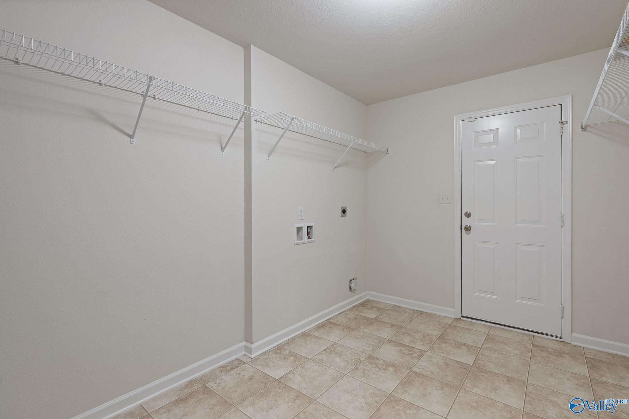 222 Laramie Circle NW